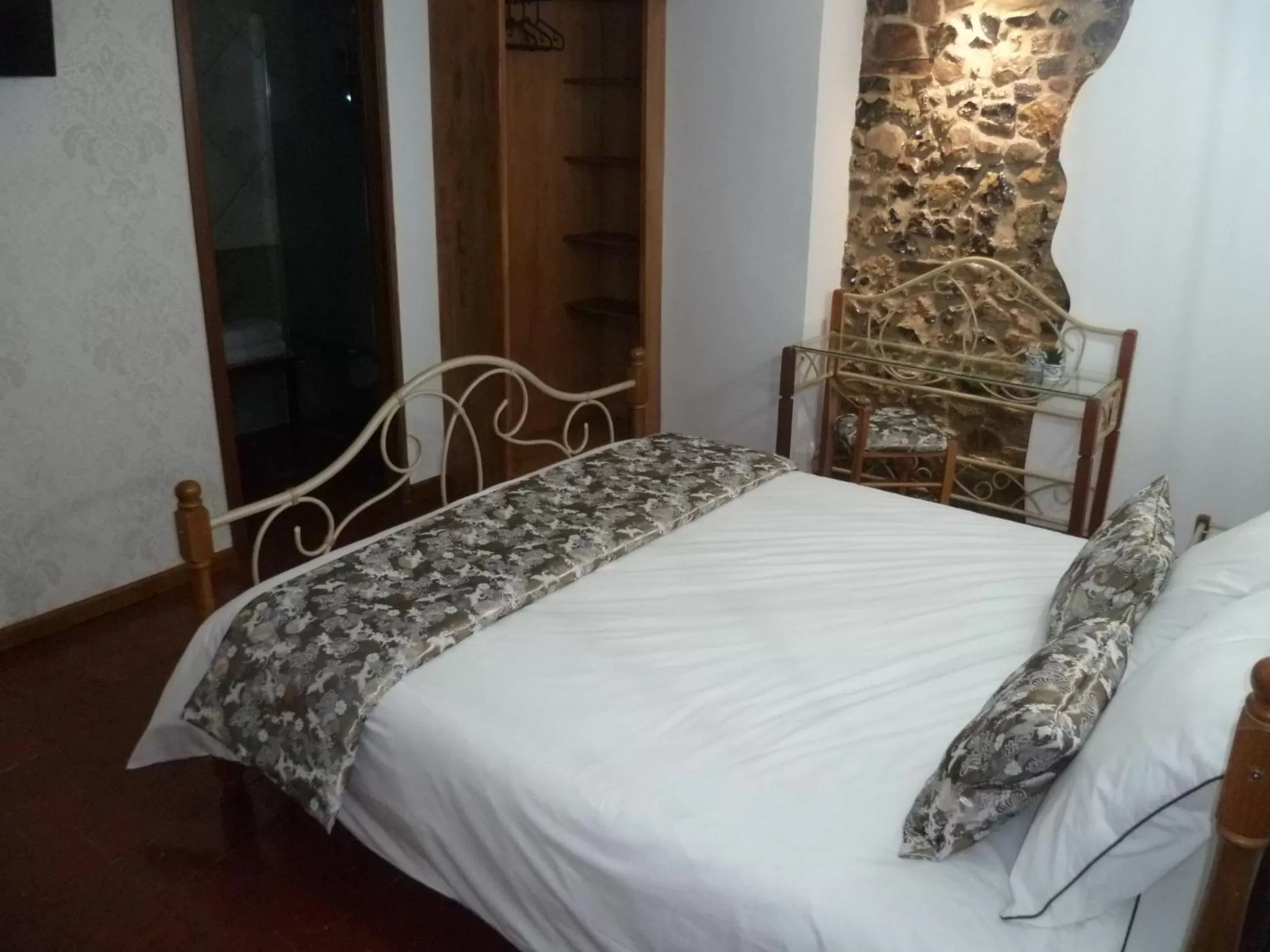 Bedroom, Bed in Au repos de la licorne