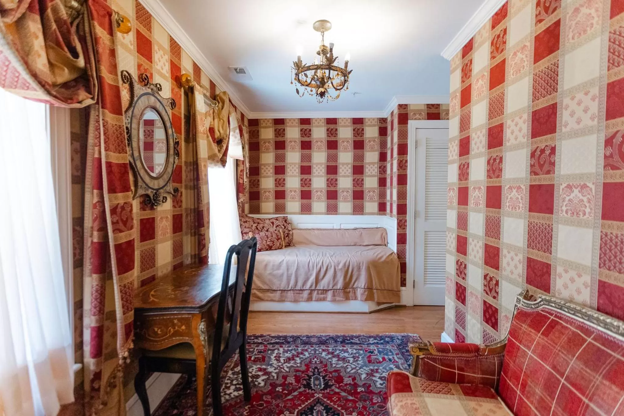 Bed in 1840s Carrollton Inn