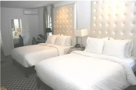 Queen Room with Two Queen Beds in L.A. Sky Boutique Hotel Queen Room with Two Queen Beds in L.A. Sky Boutique Hotel