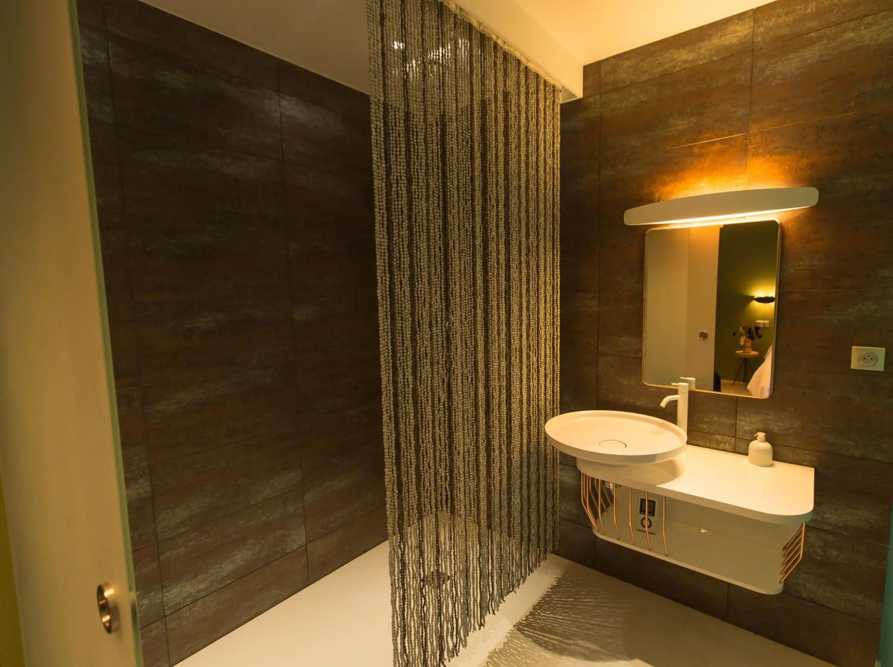 Bathroom in Eden Lodge Paris