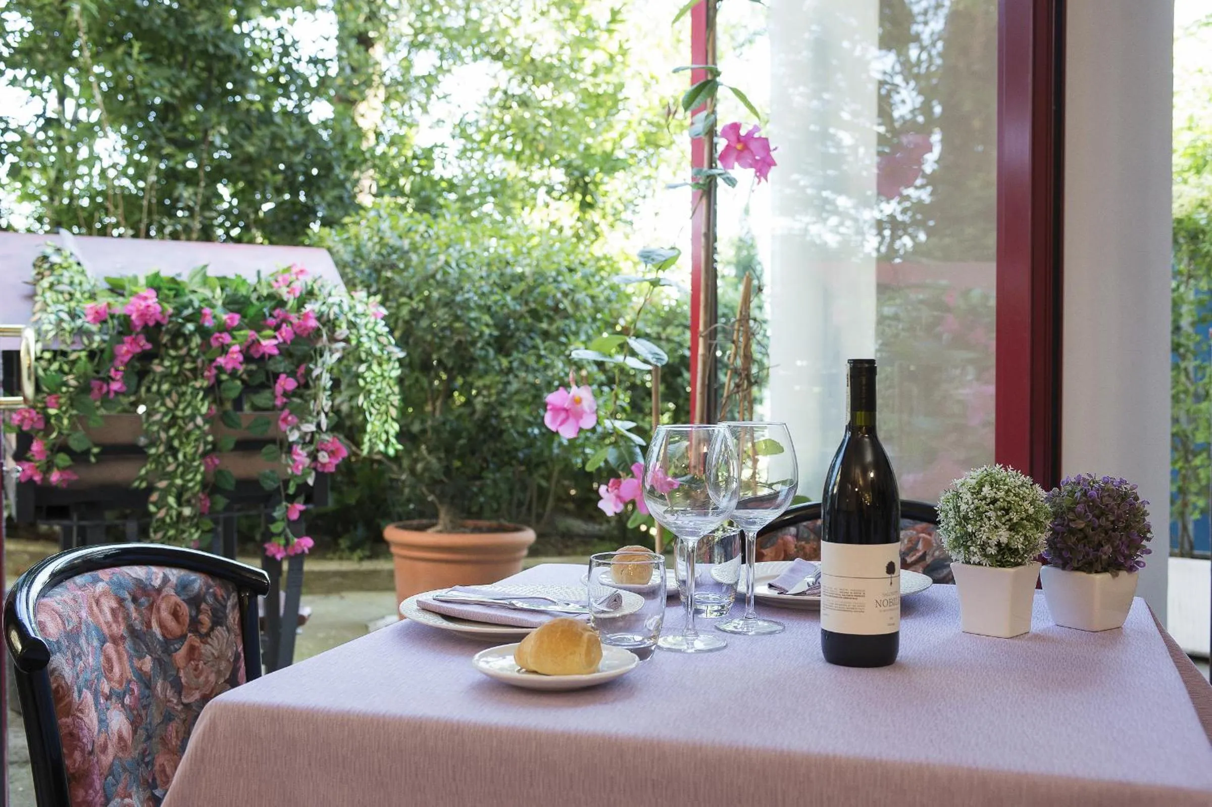 Restaurant/places to eat in Hotel Angiolino