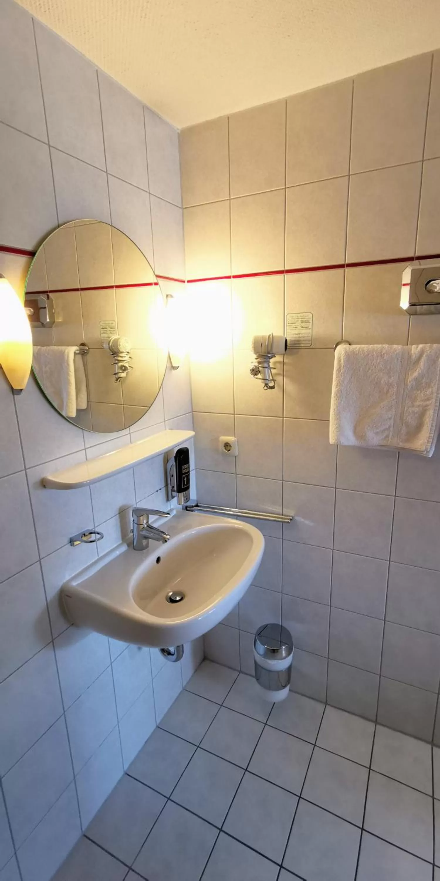 Photo of the whole room, Bathroom in Zum Winzermännle
