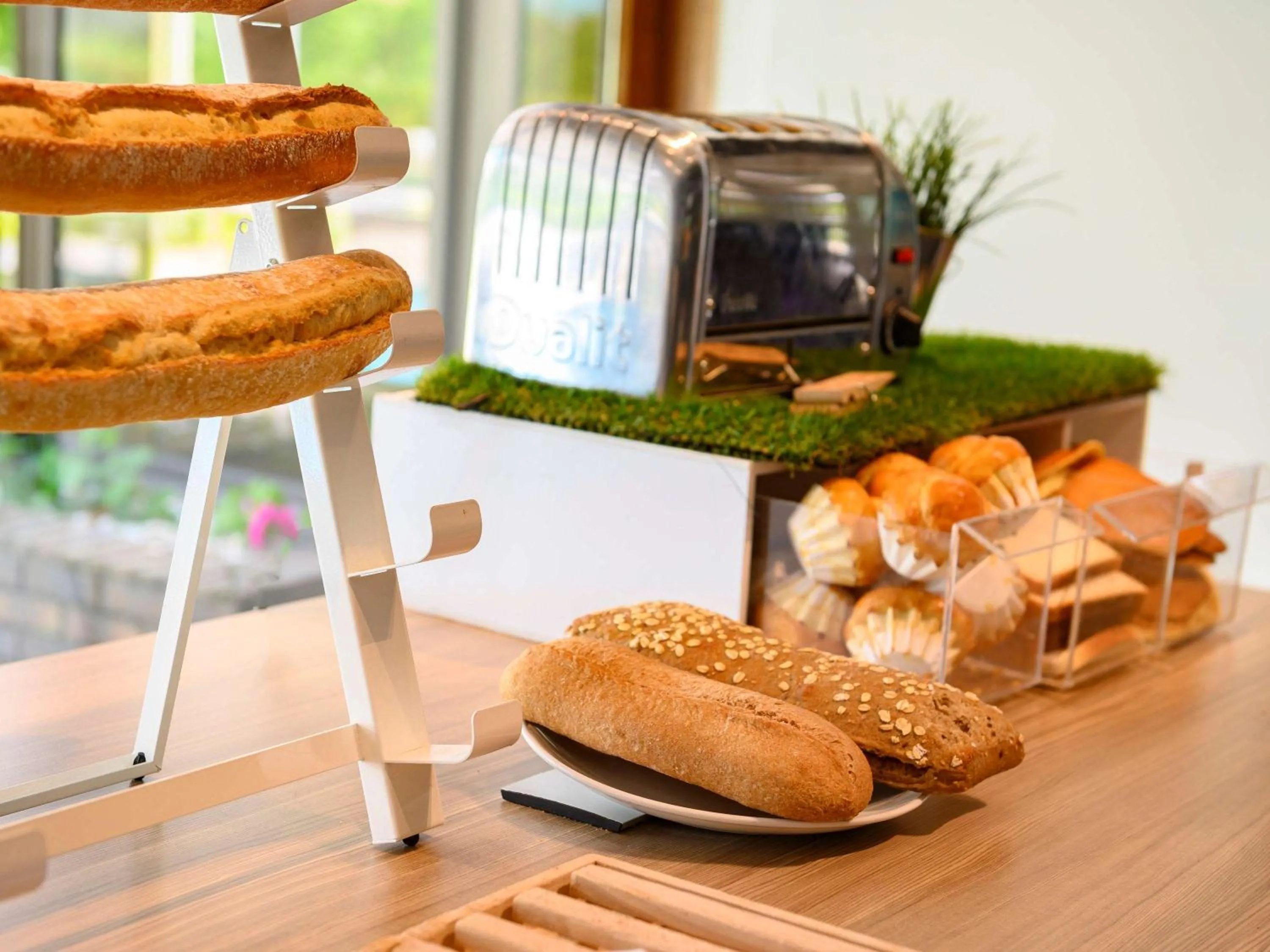 Restaurant/places to eat in Novotel Paris Créteil Le Lac