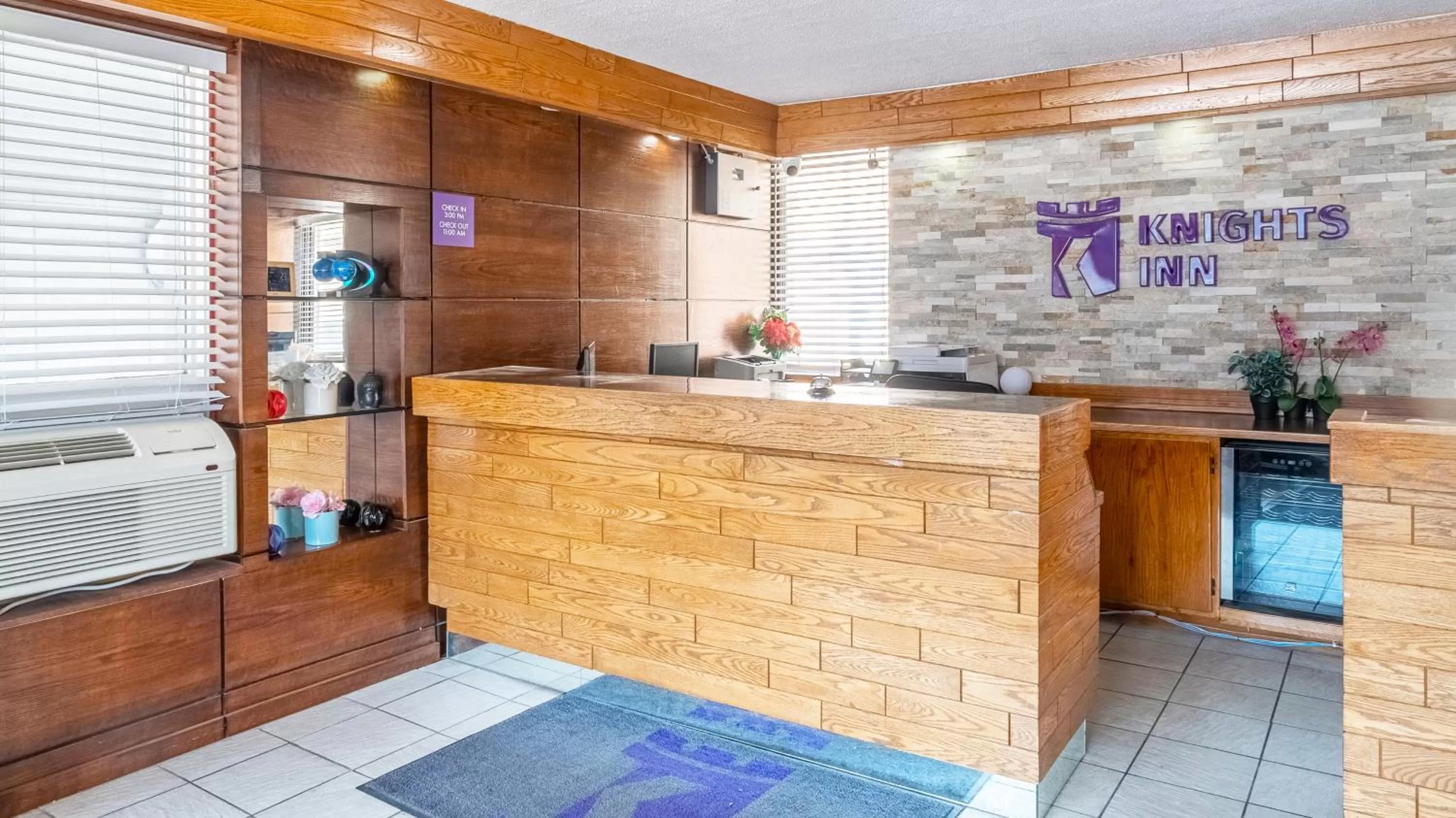 Lobby or reception in Knights Inn North Bay