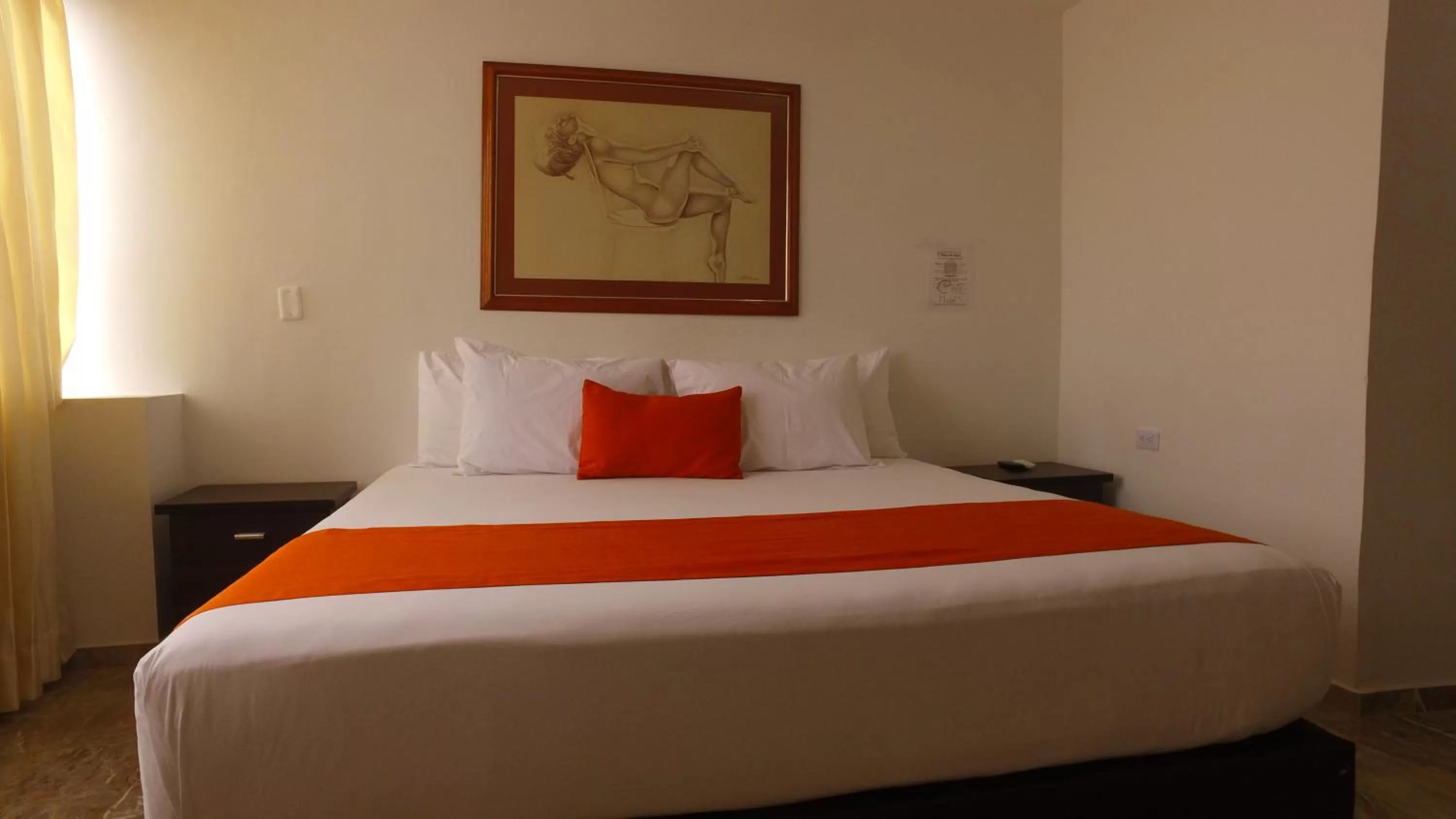 Bedroom, Bed in Hotel Cafe Plaza