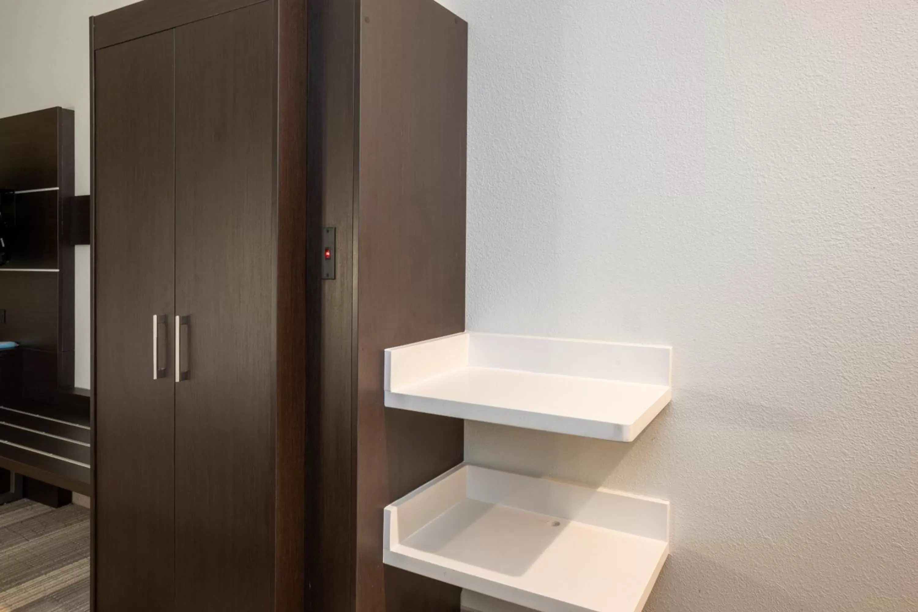 Standard Queen Room with Two Queen Beds - Communications Accessible in Holiday Inn Express & Suites Rockport - Bay View by IHG Standard Queen Room with Two Queen Beds - Communications Accessible in Holiday Inn Express & Suites Rockport - Bay View by IHG