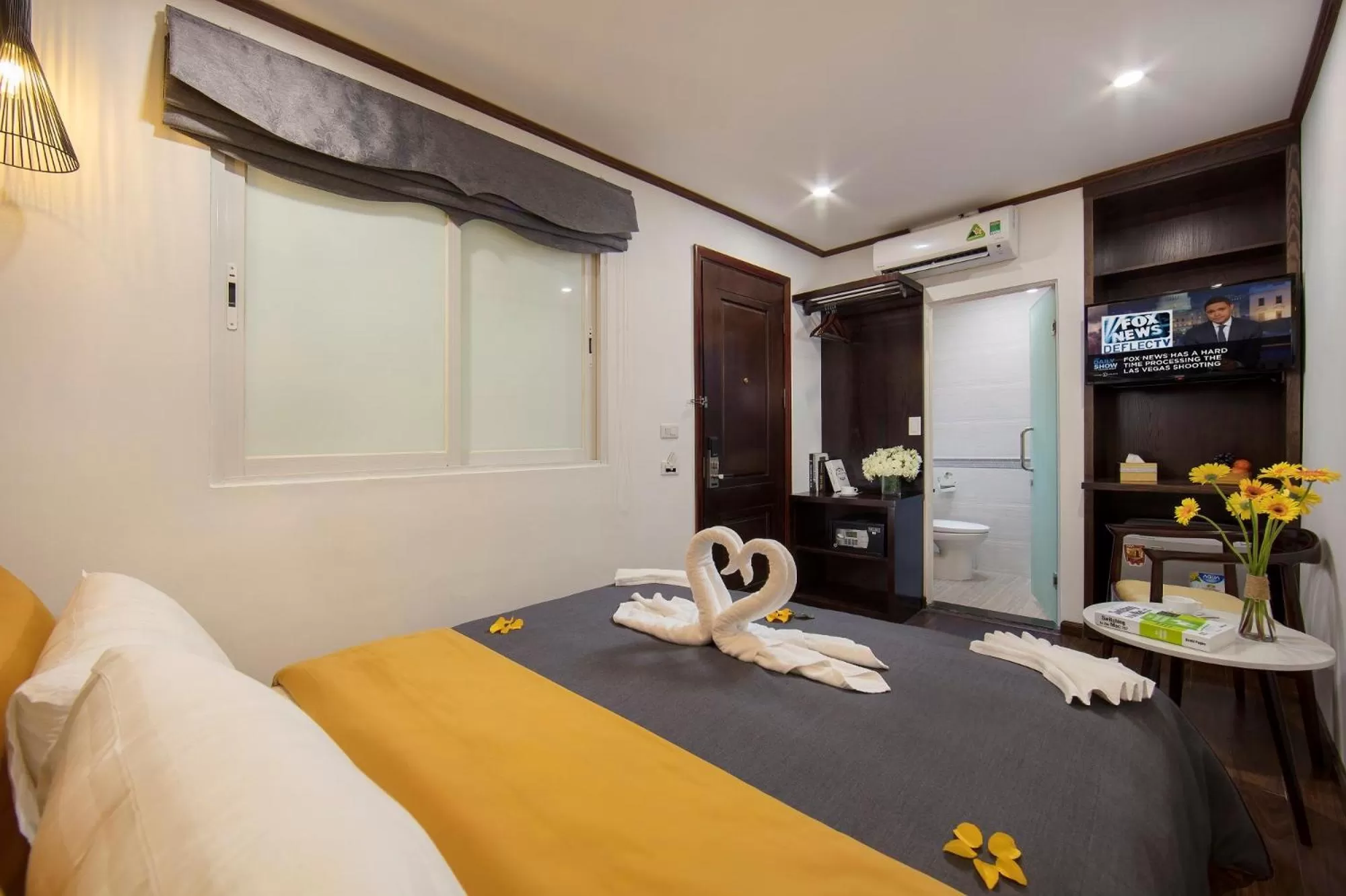 bunk bed, Bed in MayFlower Hotel- Central Old Quarter