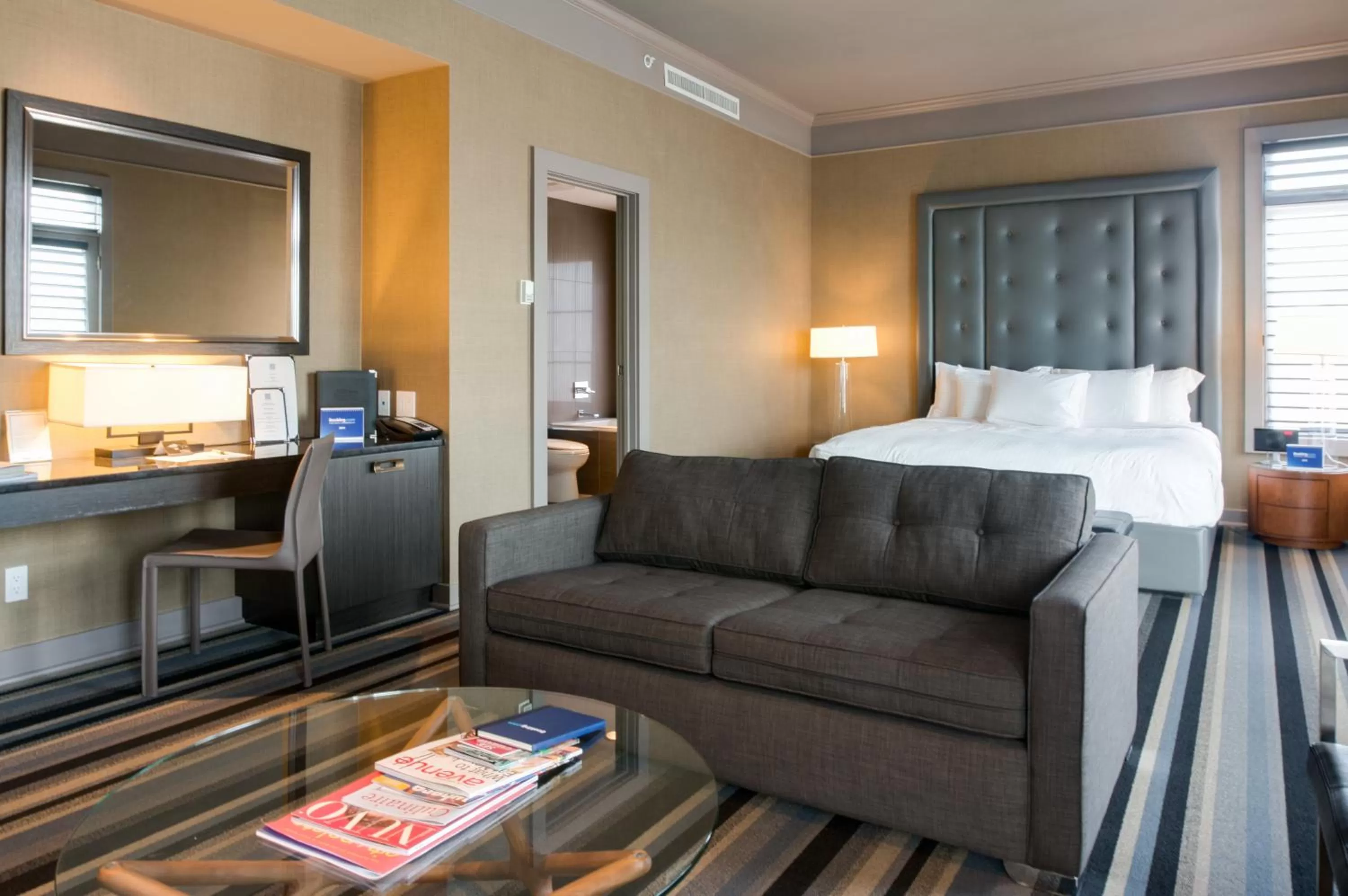 Photo of the whole room, Bed in Hotel Arts Kensington