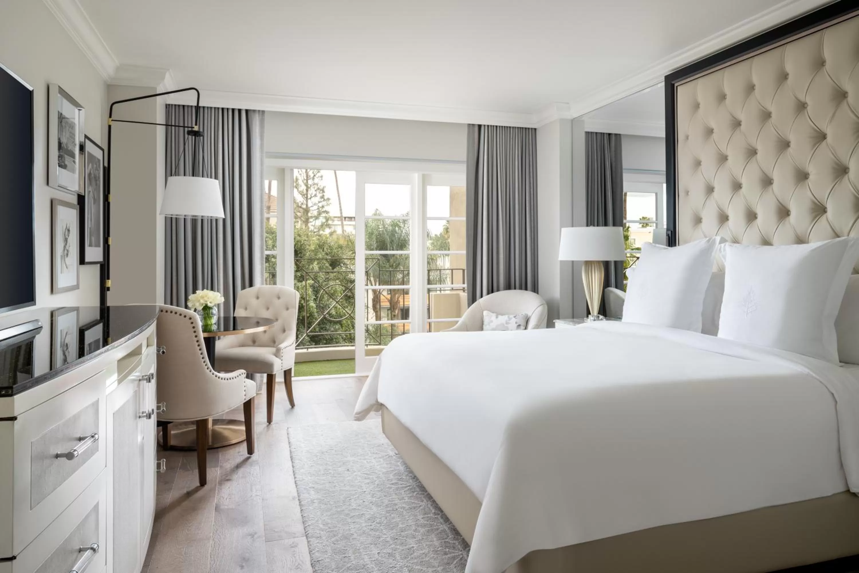 Bed in Four Seasons Hotel Los Angeles at Beverly Hills