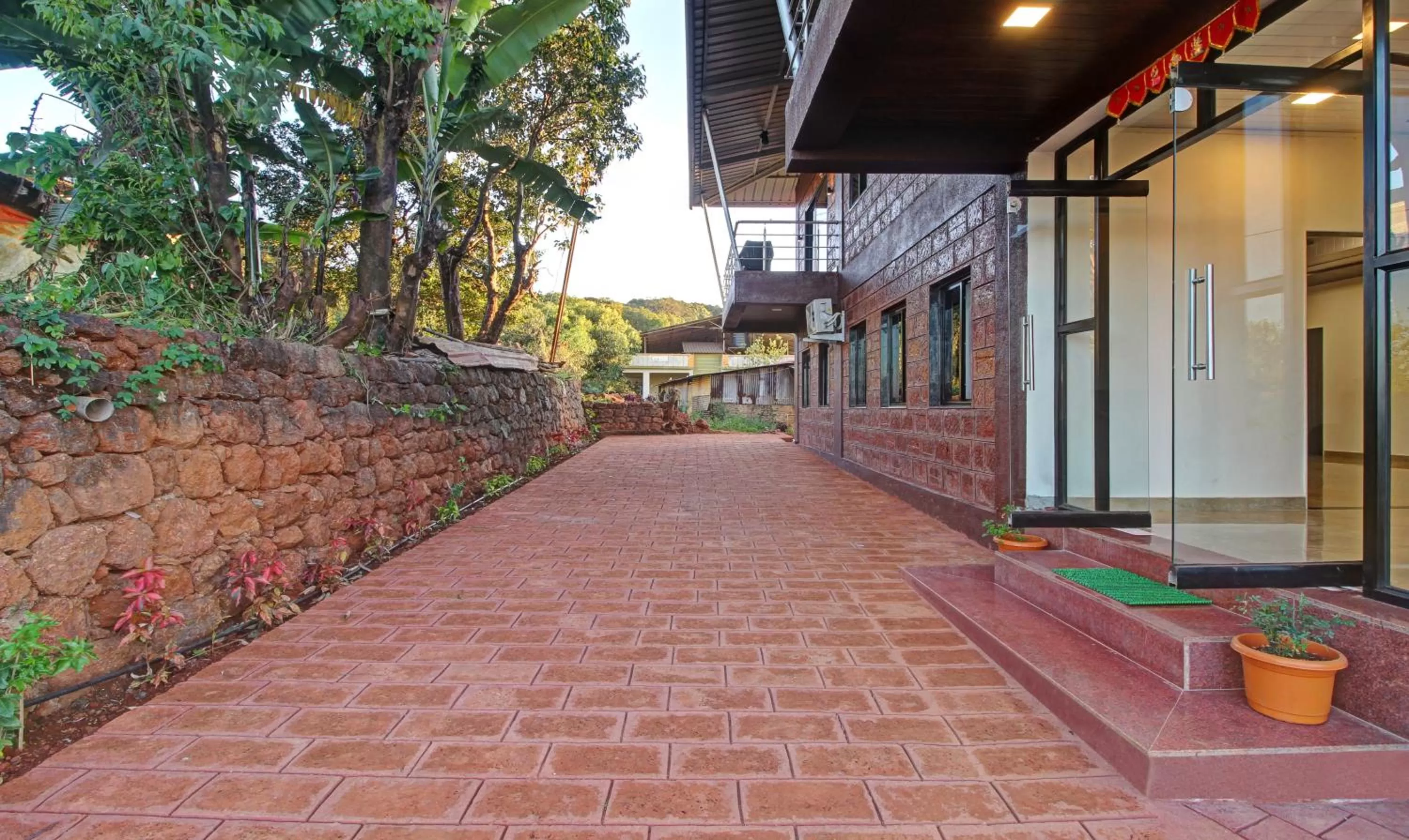 Treebo Trend Raaya Regency