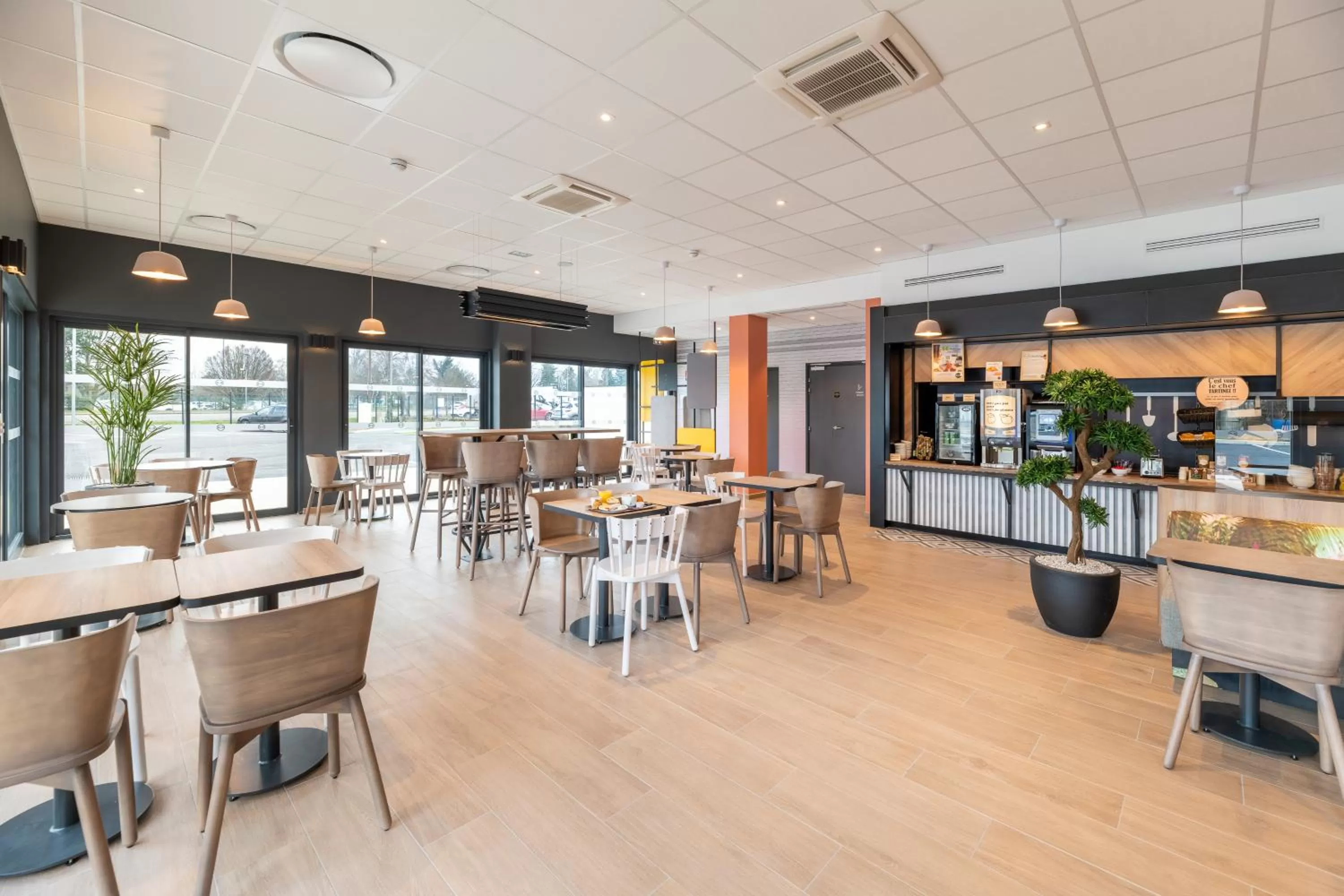 Buffet breakfast in B&B HOTEL Bourg-en-Bresse Viriat