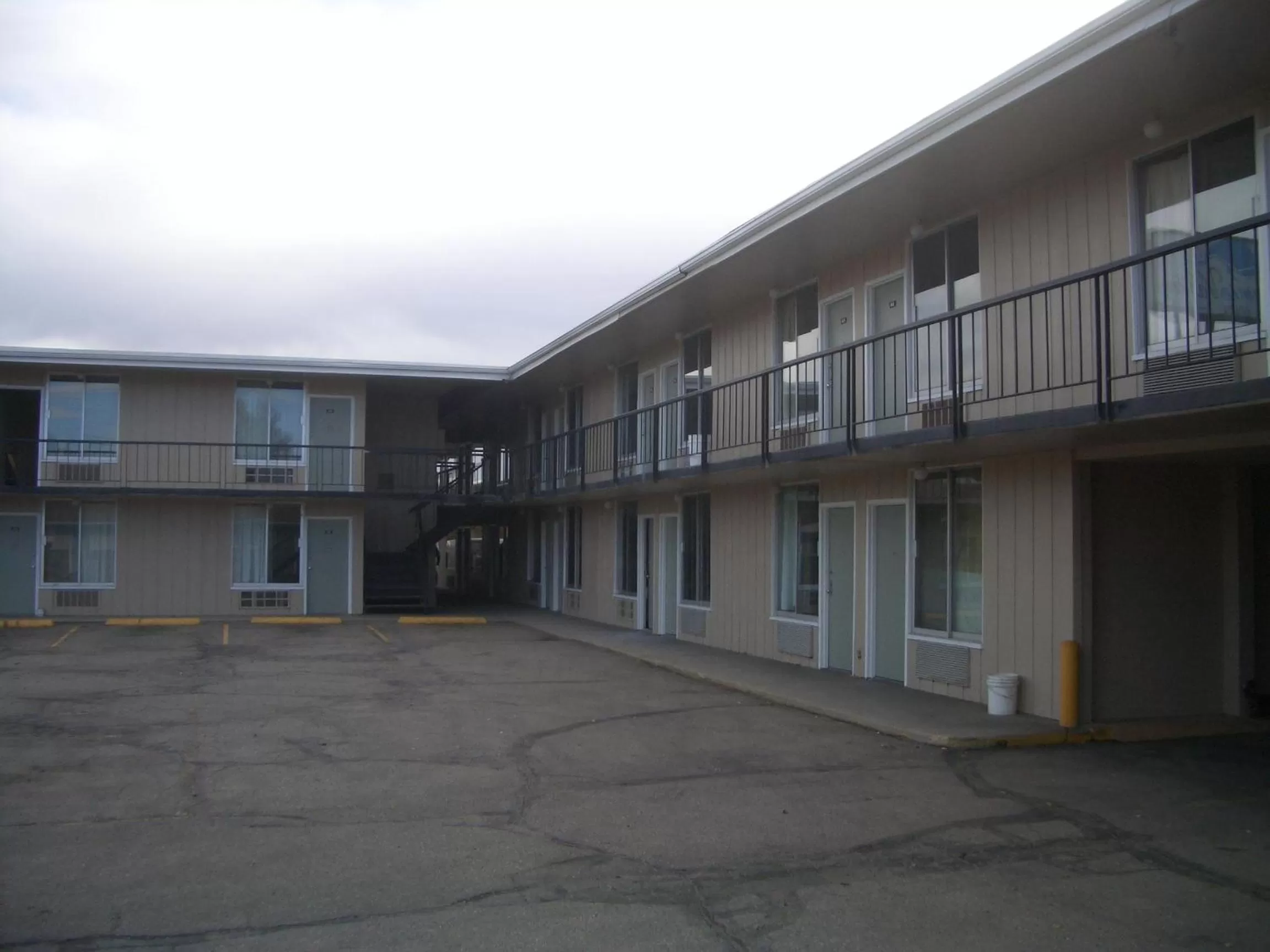 Property building in Laramie Valley Inn