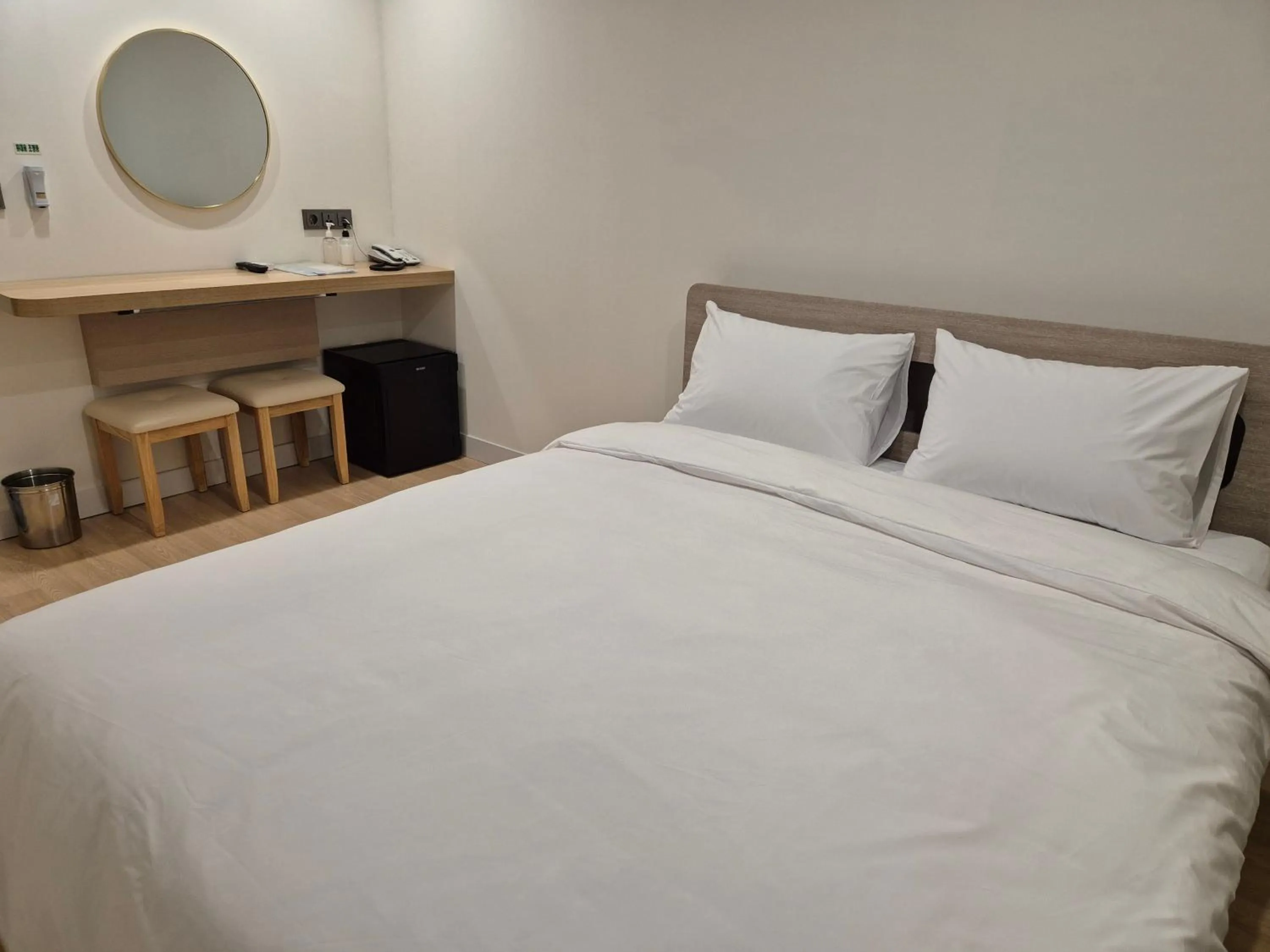 Property building, Bed in Gwang Jang Hotel