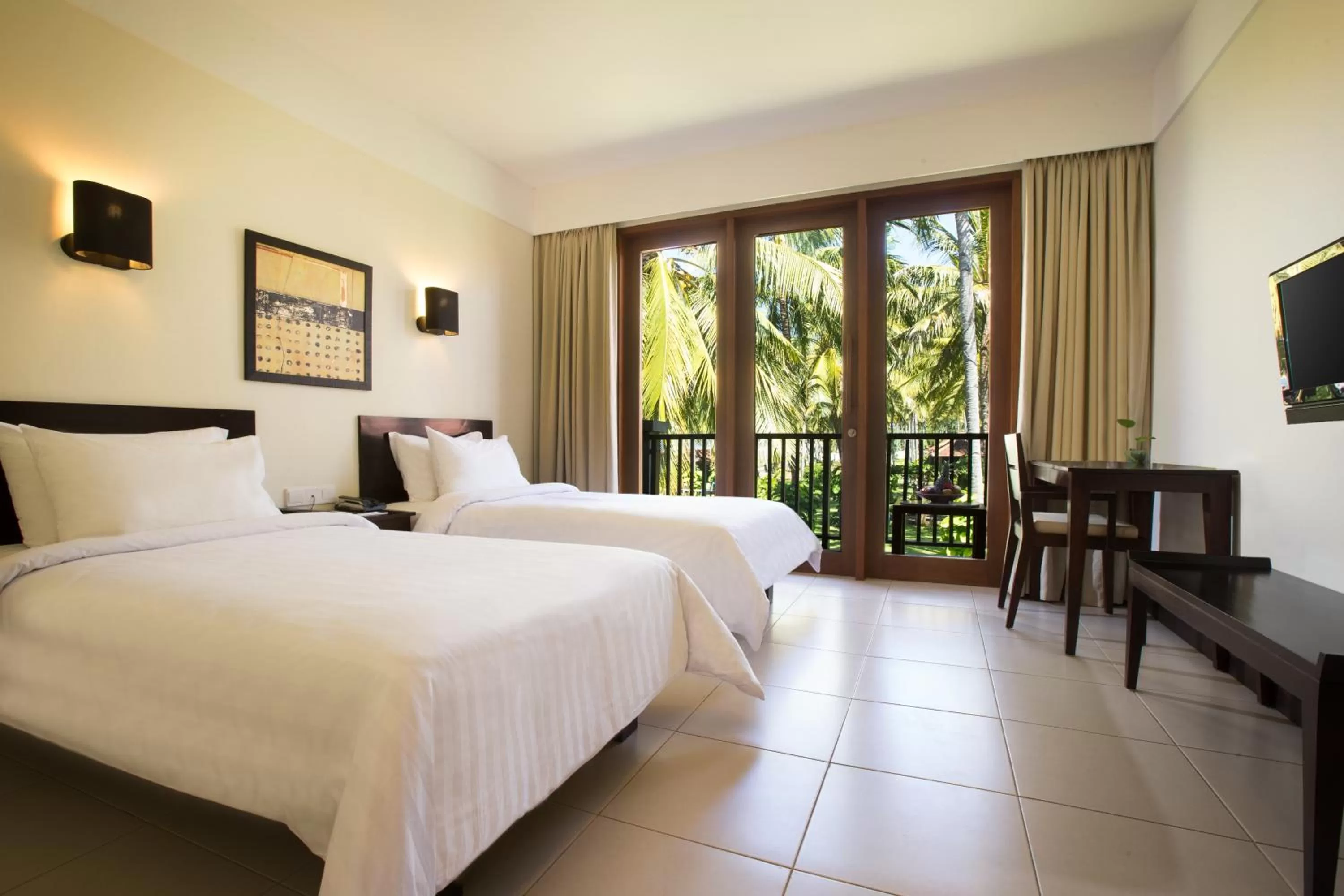 Garden view, Bed in Ketapang Indah Hotel