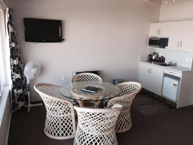 Twin Peaks Lakeside Inn