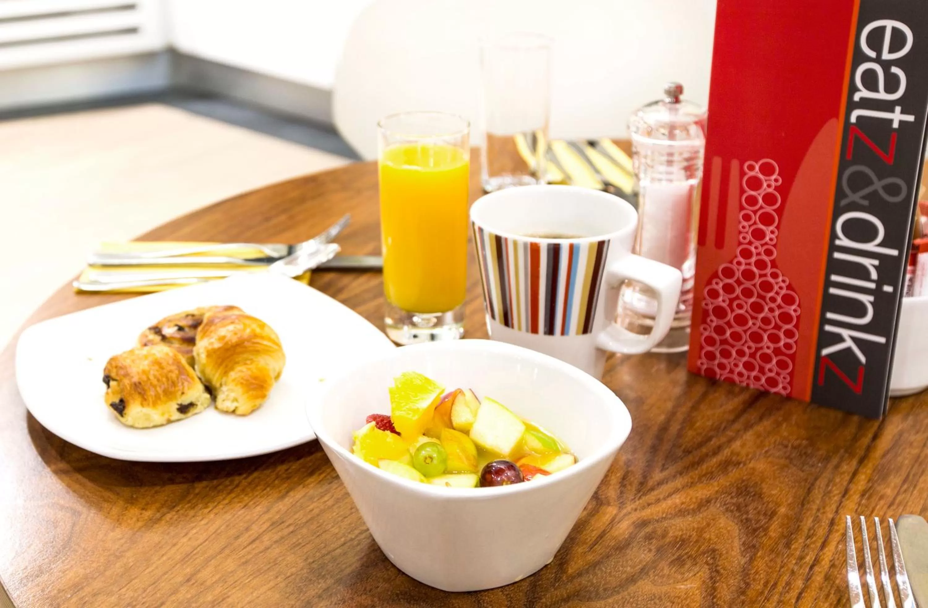 Food and drinks in Sleeperz Hotel Newcastle