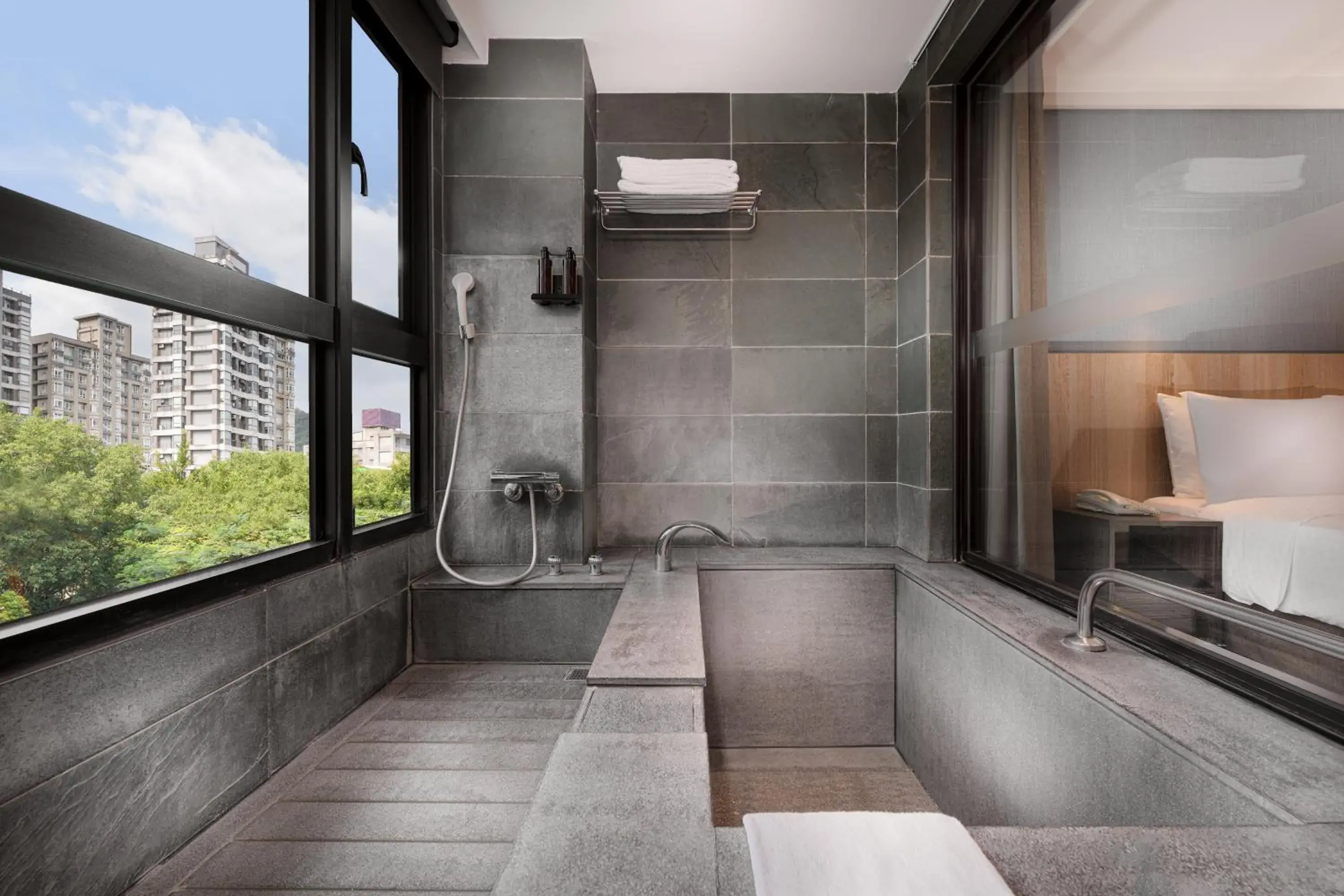 Premier Family Room in Four Points by Sheraton Yilan Jiaoxi Premier Family Room in Four Points by Sheraton Yilan Jiaoxi