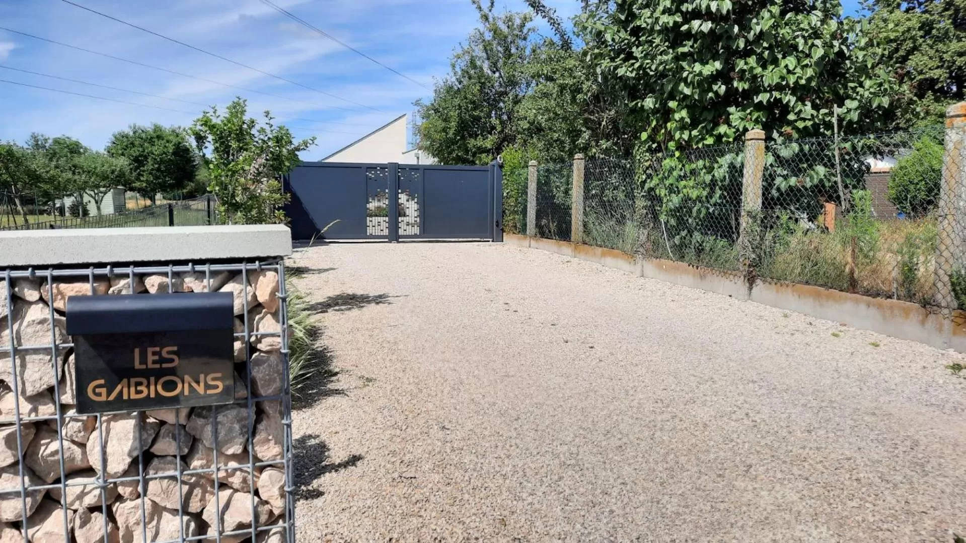Facade/entrance in Les Gabions