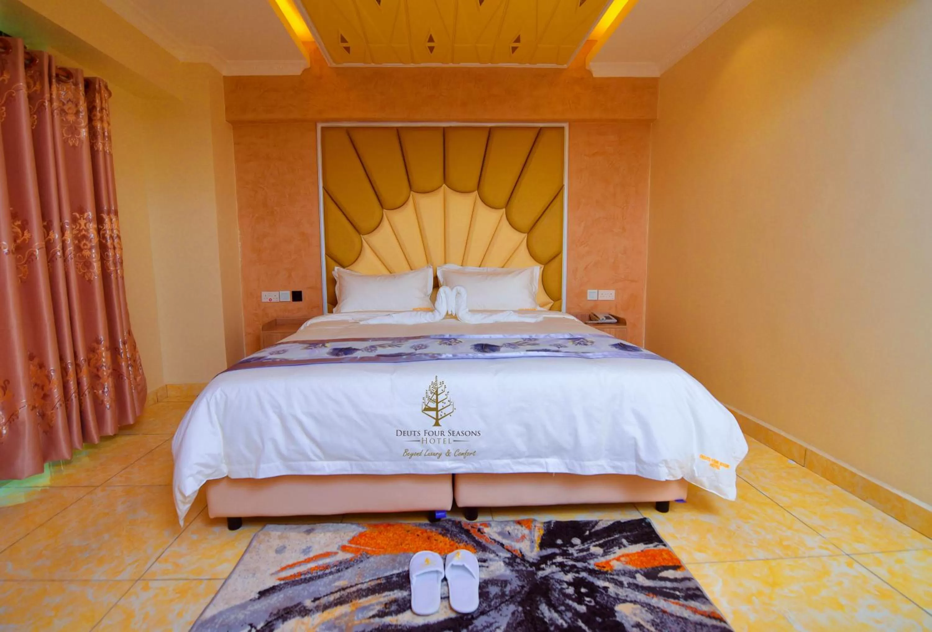 Photo of the whole room, Bed in Deuts Four Seasons Hotel