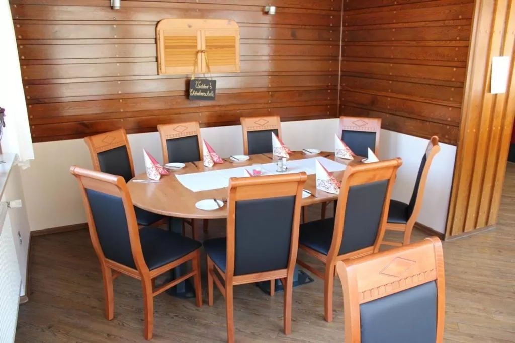 Restaurant/places to eat in Hotel Landgasthof Zur Alten Scheune