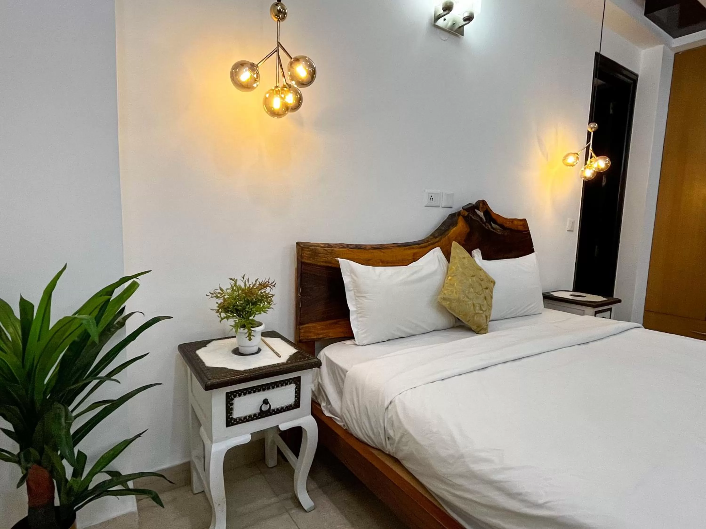 Bed in Avatar Living @Safdarjung Enclave