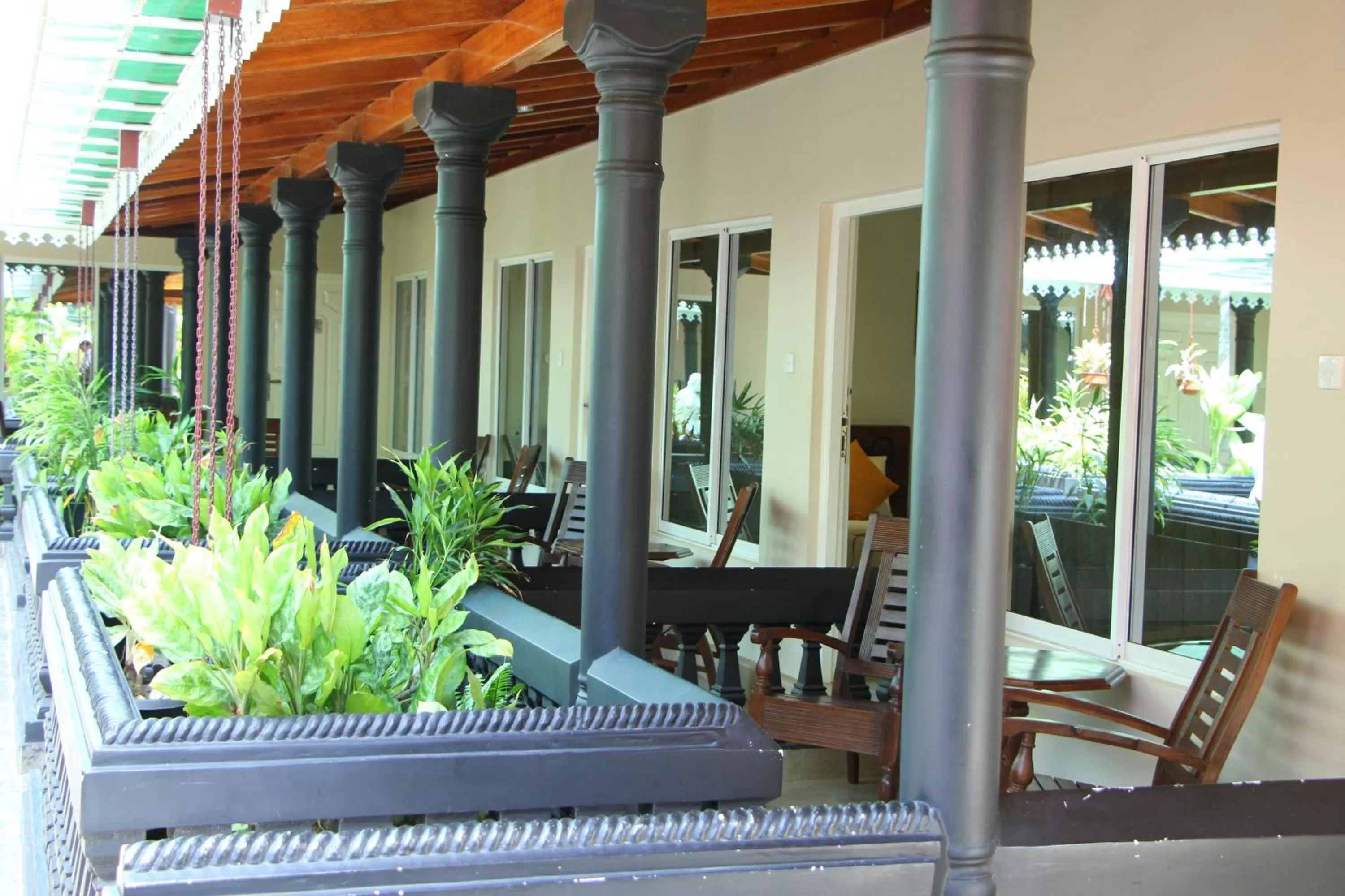 Restaurant/places to eat in JKAB Park Hotel