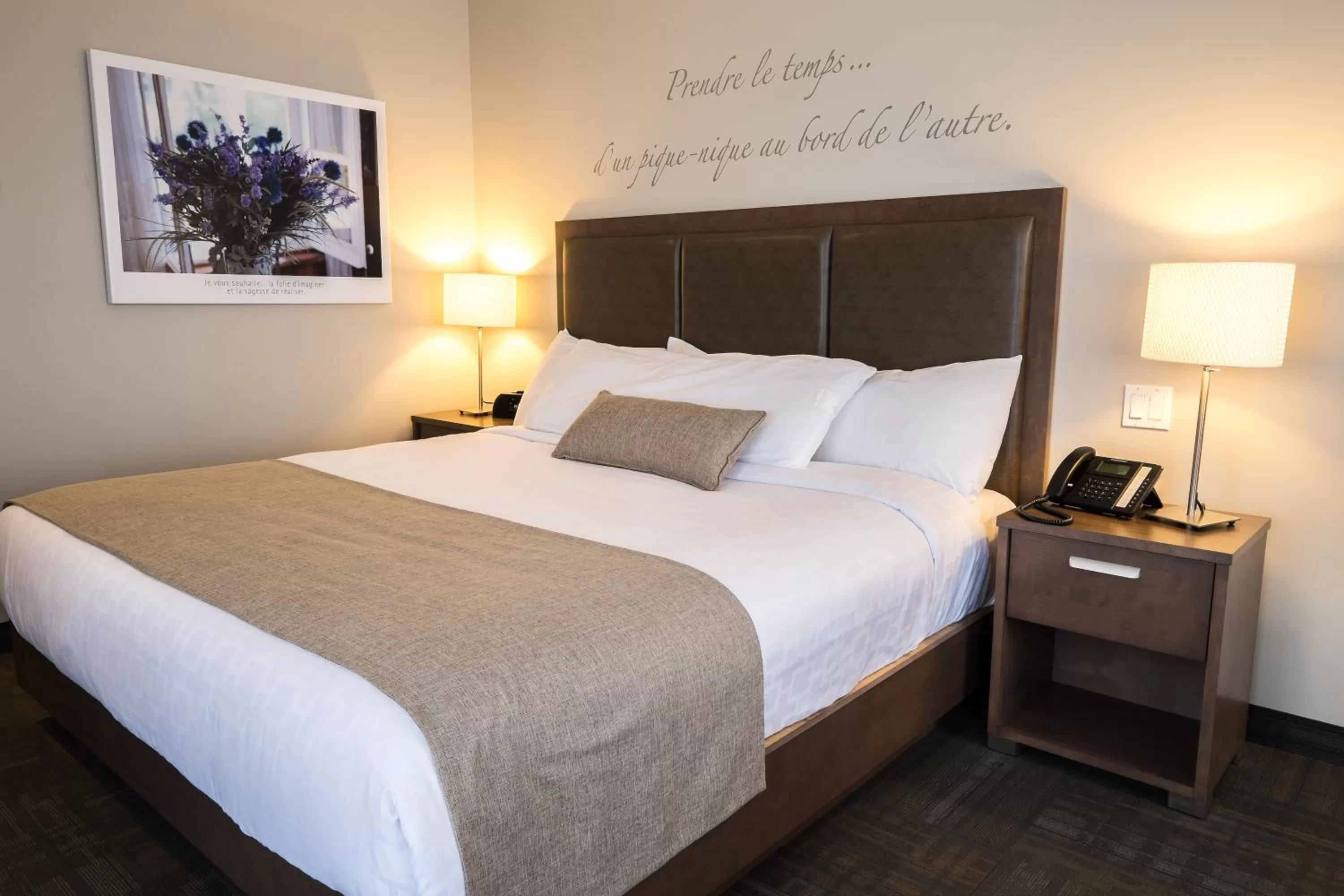 Photo of the whole room, Bed in Hôtel et Pavillons Le Petit Manoir du Casino