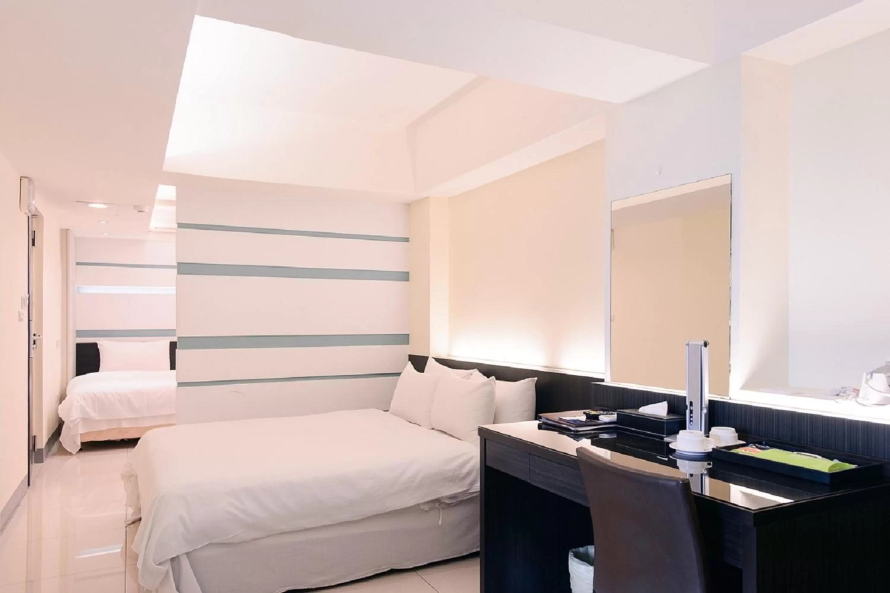 Photo of the whole room, Bed in Kiwi Express Hotel - Kaohsiung Station