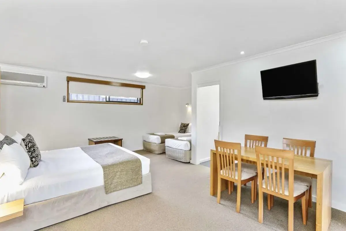 Queen Room in Botanical Hamilton Queen Room in Botanical Hamilton