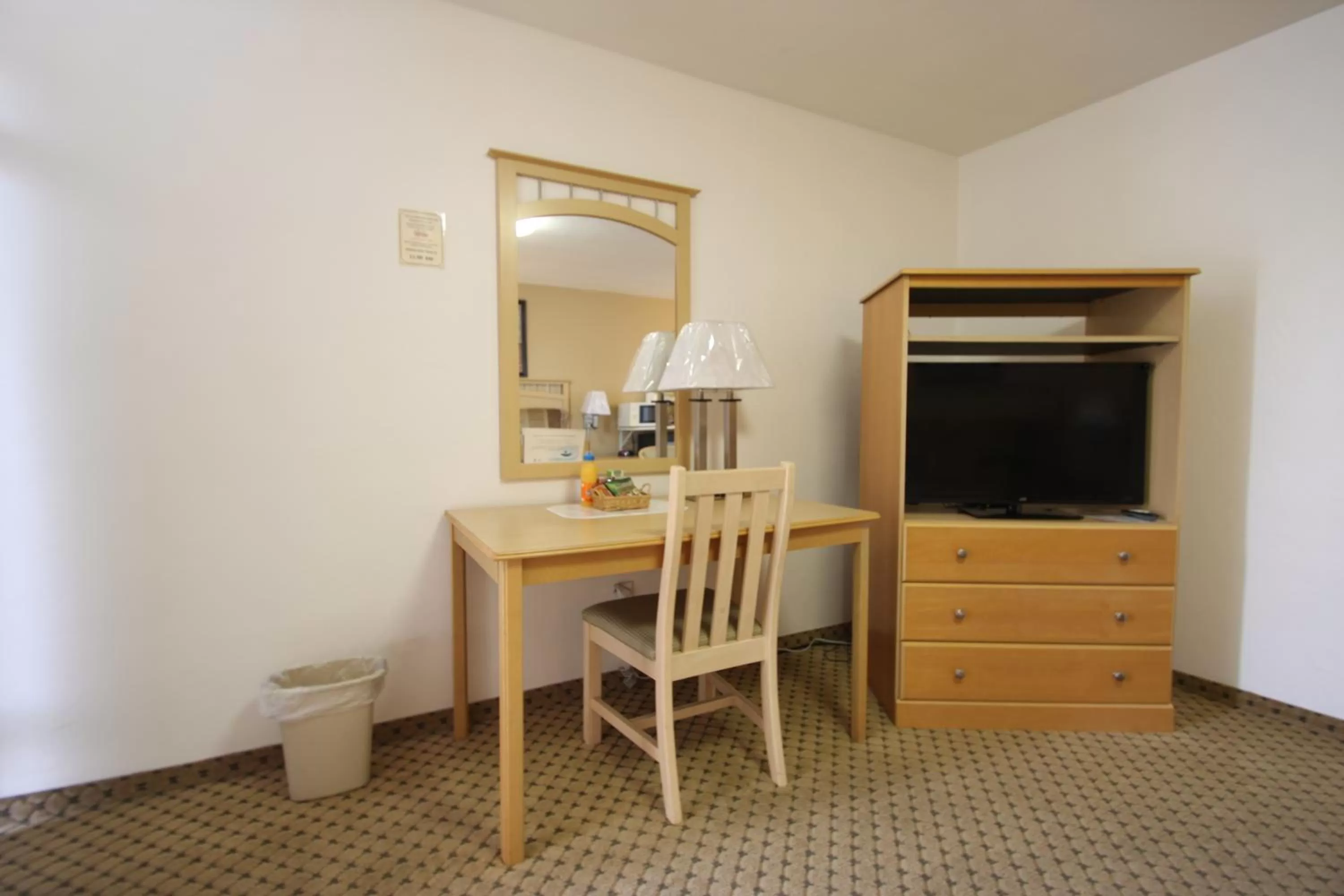 TV and multimedia in Redwood Inn