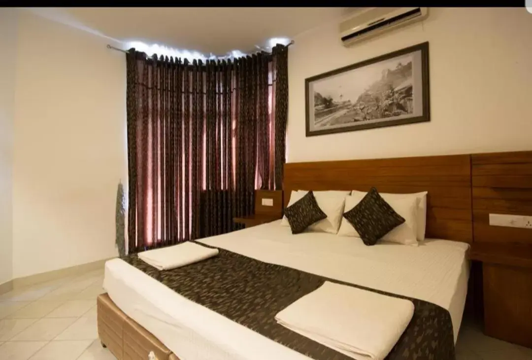 Deluxe Double Room in Kandyan View Holiday Bungalow ''Free Pickup From Kandy city'' Deluxe Double Room in Kandyan View Holiday Bungalow ''Free Pickup From Kandy city''