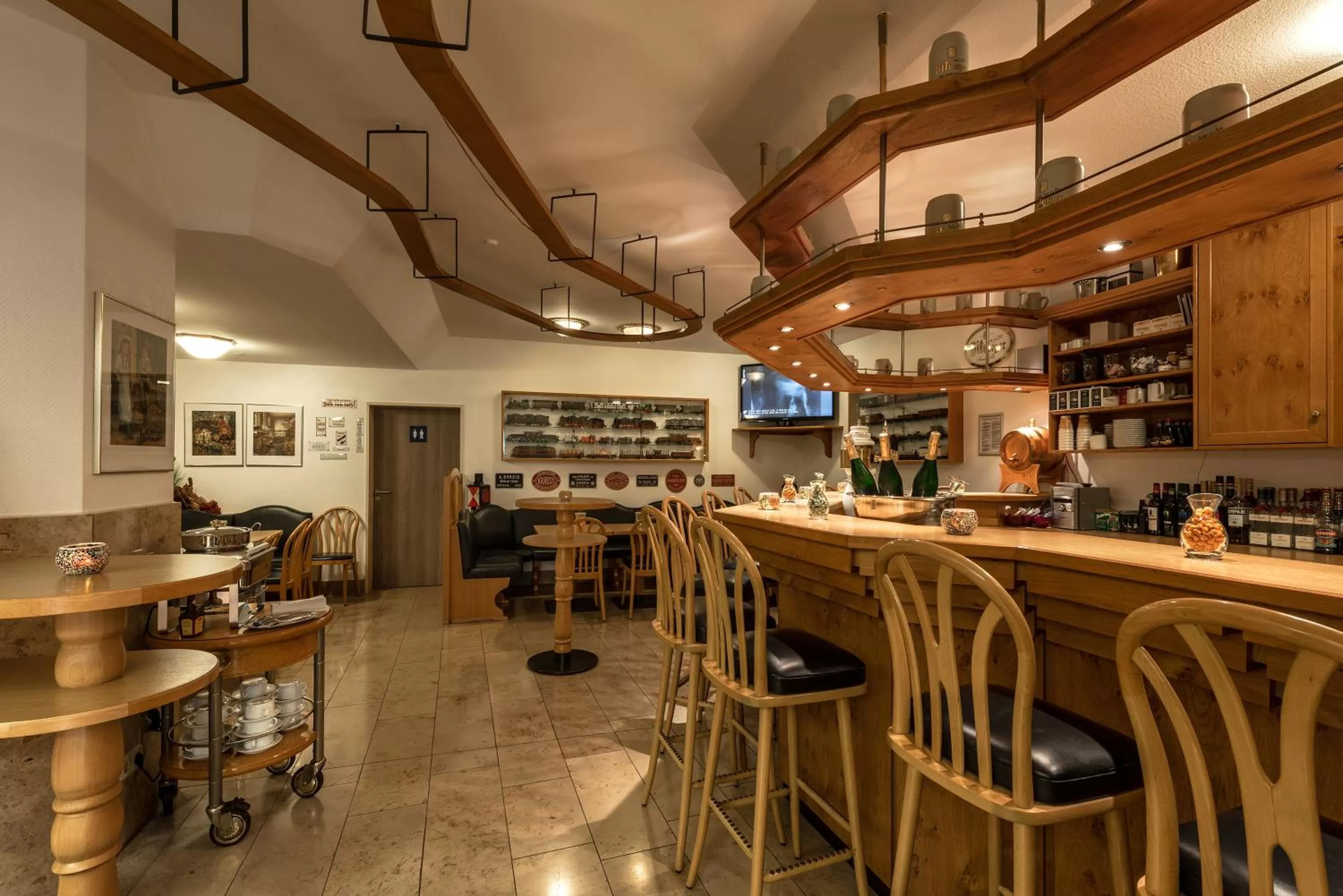 Restaurant/places to eat in Hotel Europa