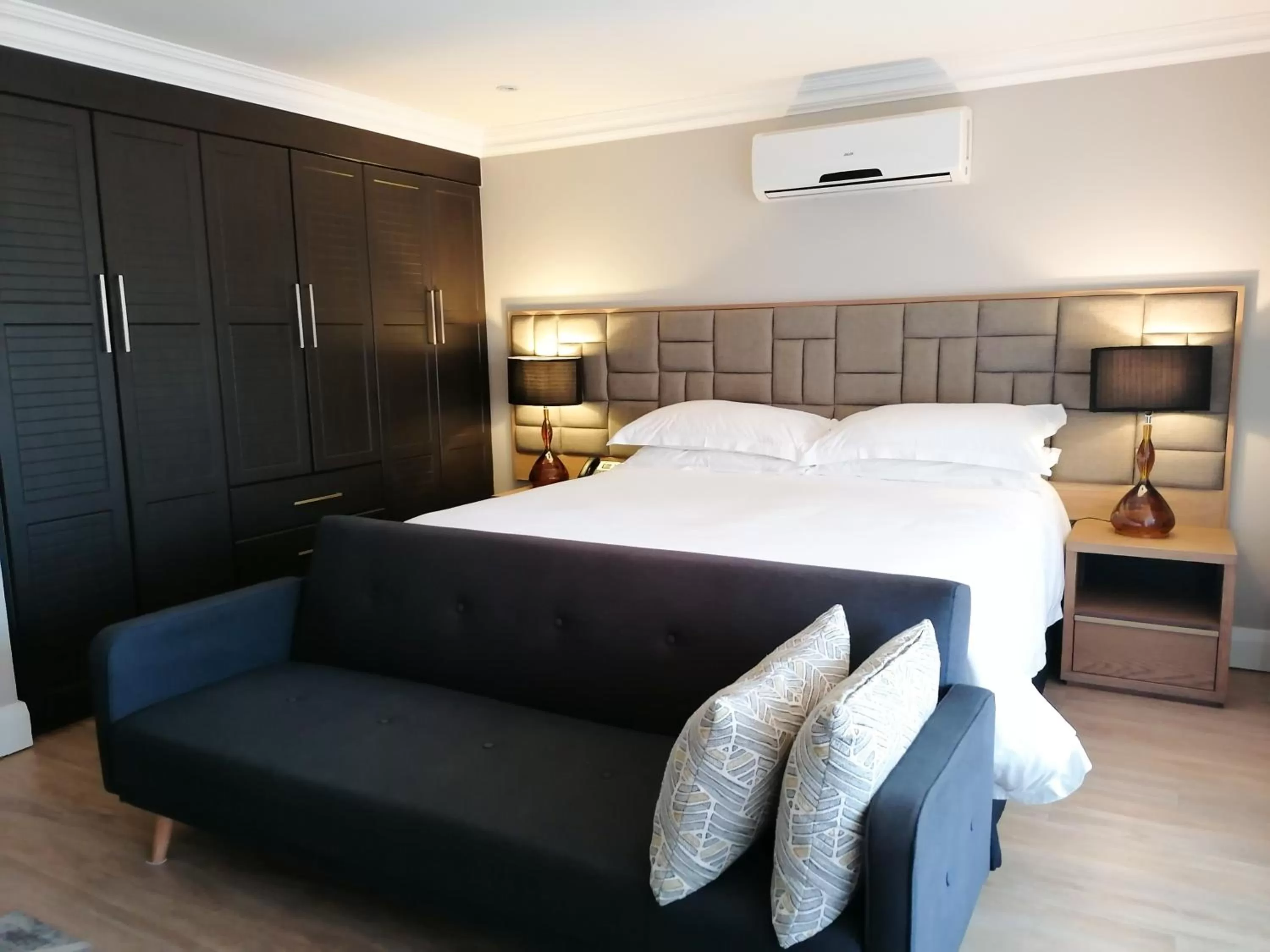 Photo of the whole room in Endless Horizons Boutique Hotel