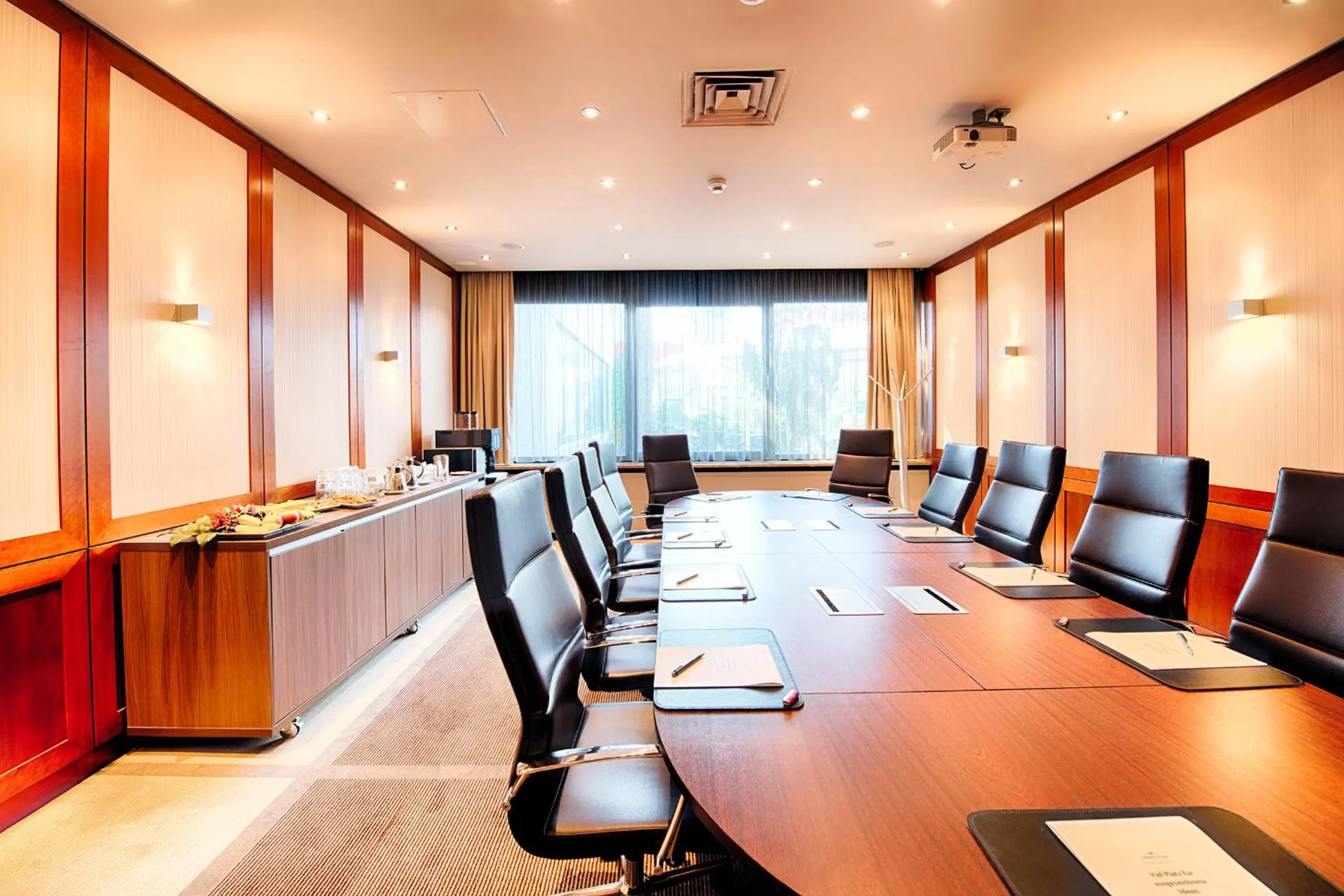 Meeting/conference room in Crowne Plaza Frankfurt Congress Hotel by IHG