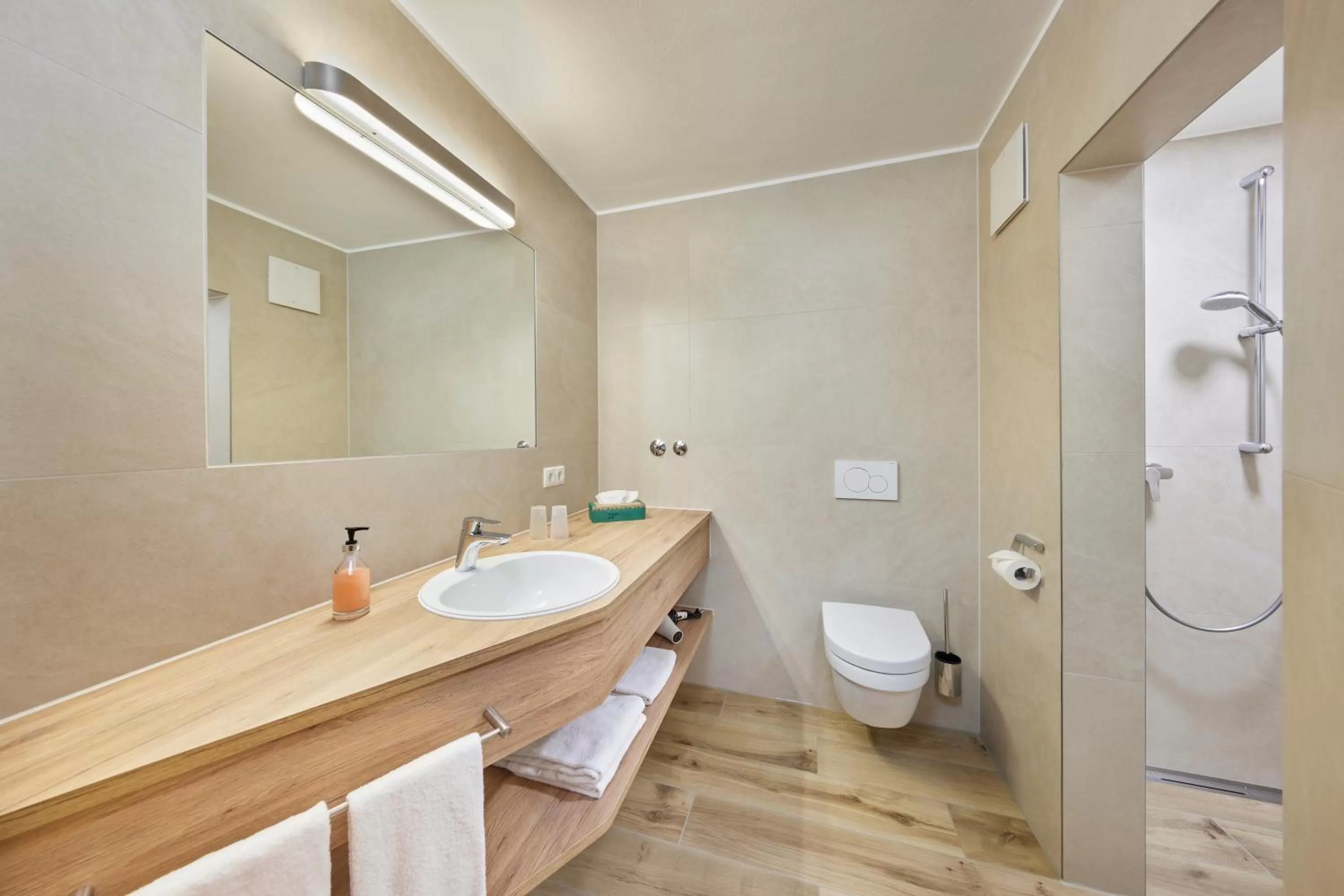 Shower, Bathroom in Hotel Garni Gästehaus am Mühlbach