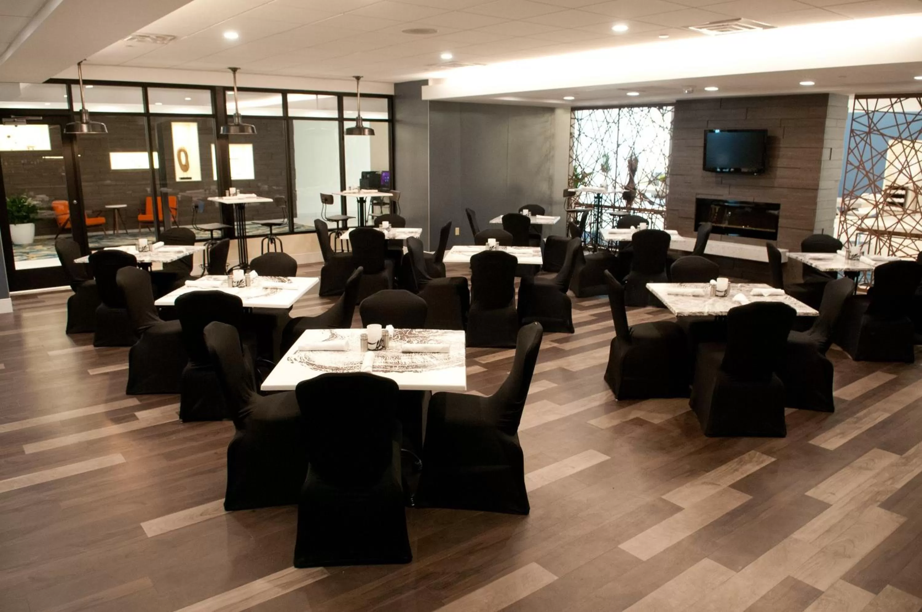 Restaurant/places to eat in Crowne Plaza Hotel and Suites Pittsburgh South by IHG