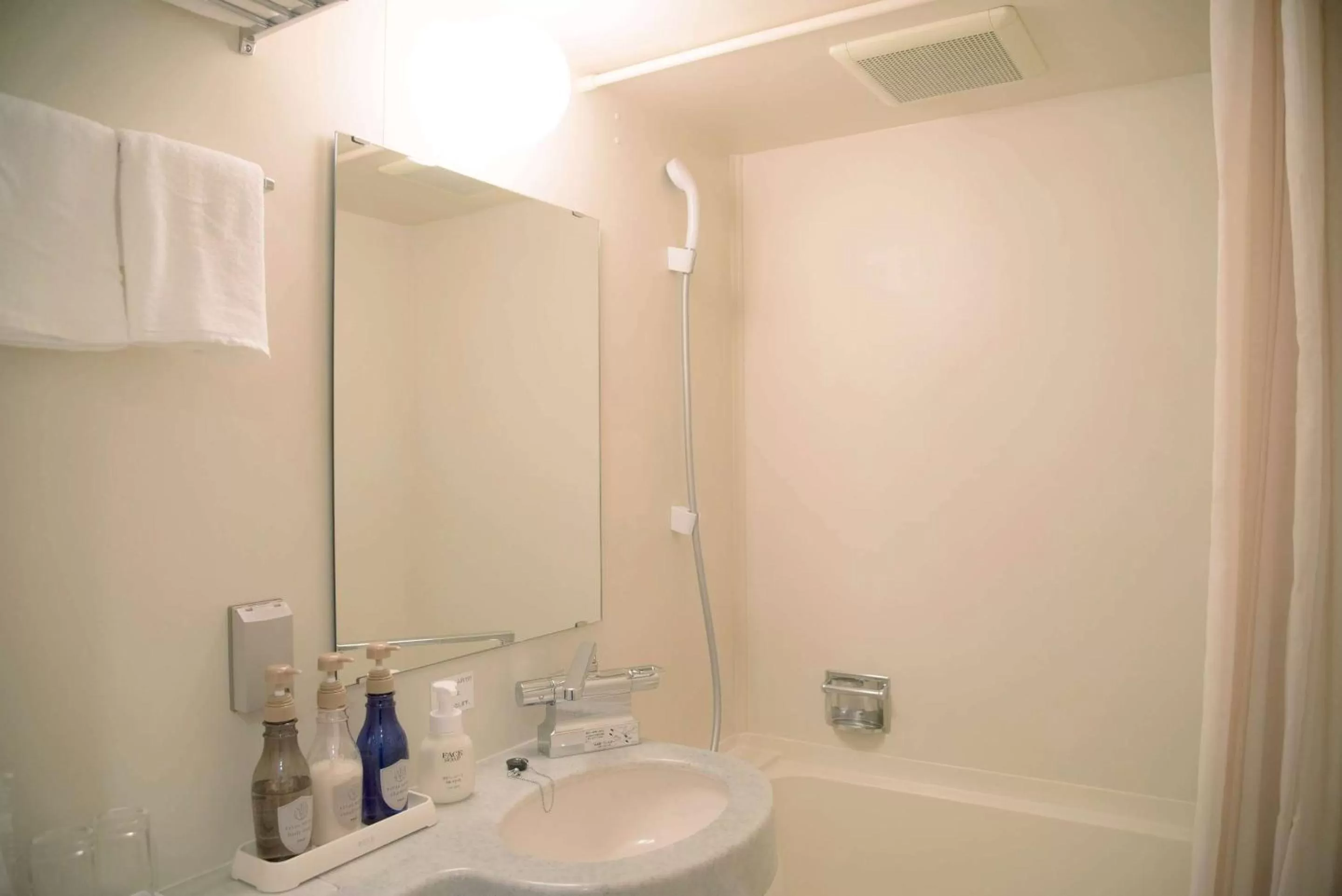 Bathroom in Best Western Osaka Tsukamoto