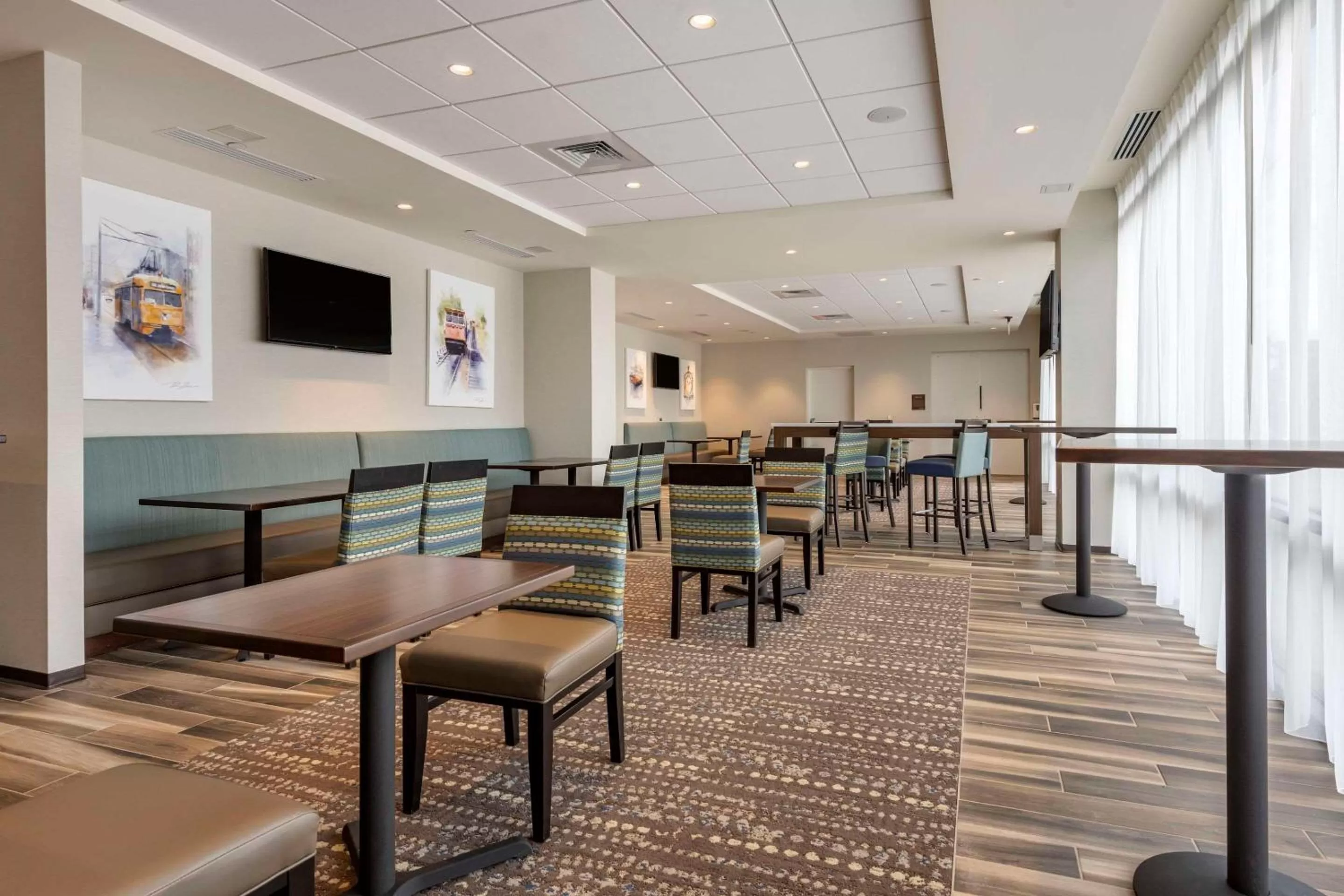 Breakfast in Comfort Inn & Suites Pittsburgh-Northshore