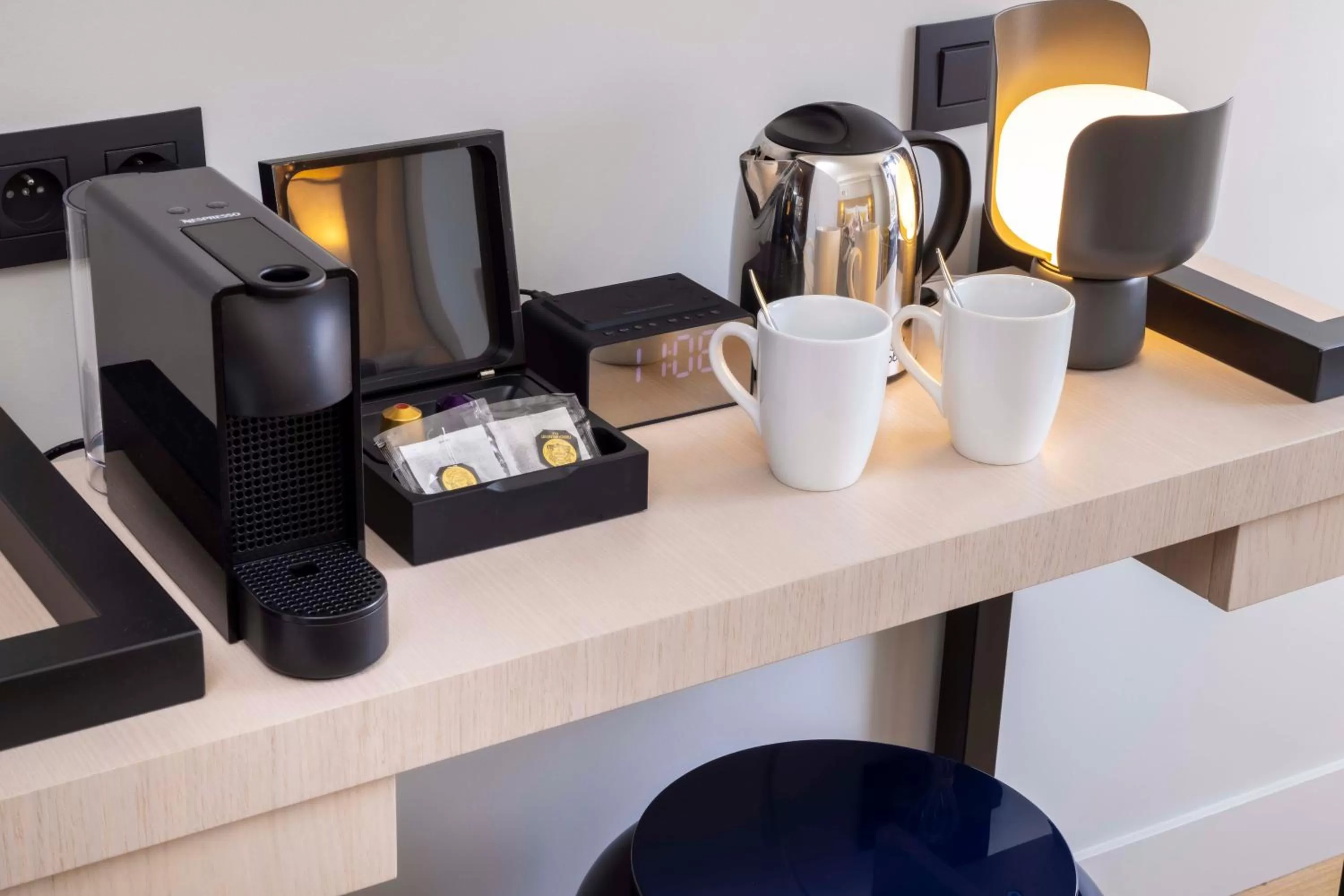 Coffee/tea facilities in Hotel Le 37 Bis
