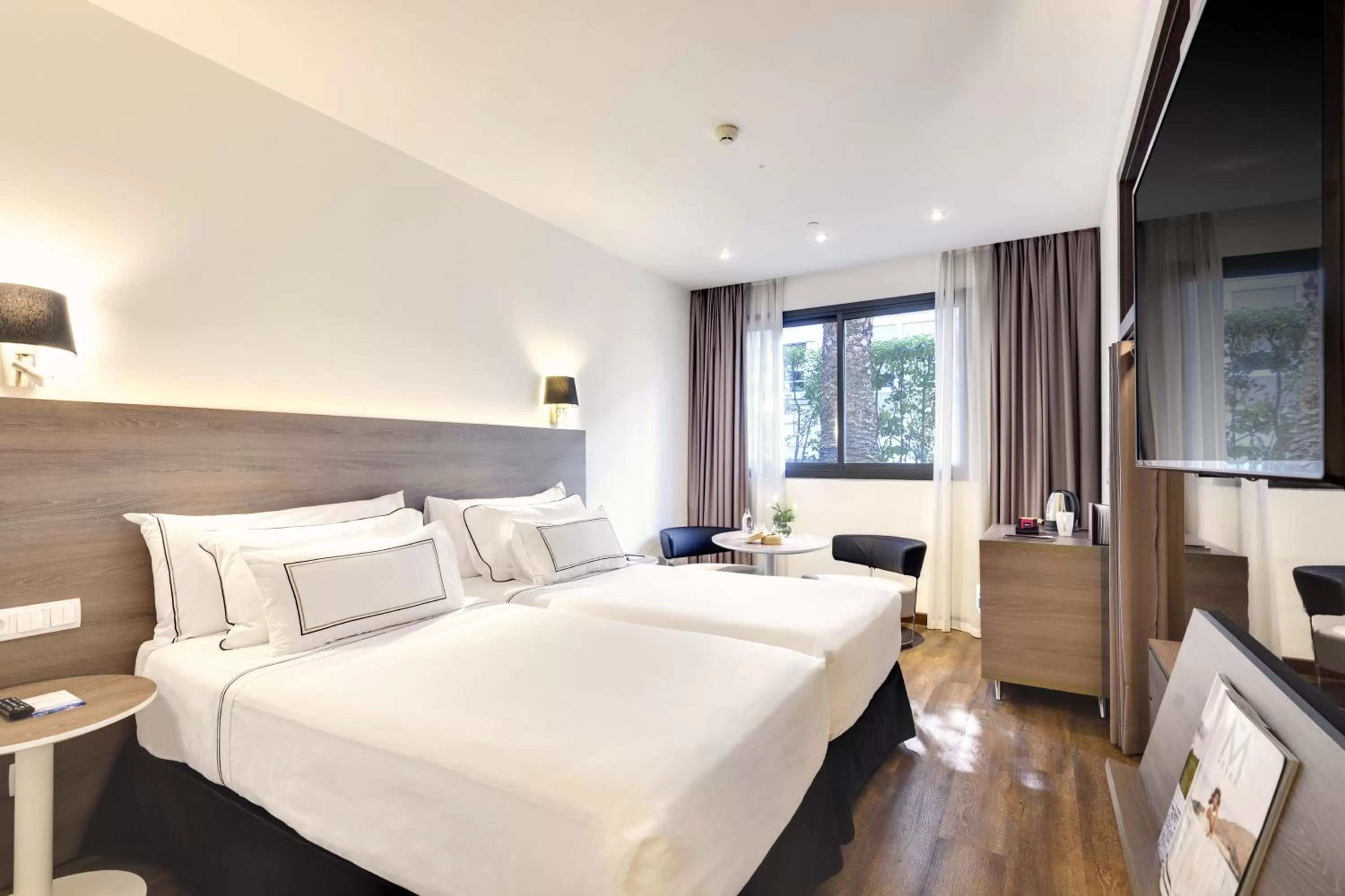 Photo of the whole room, Bed in Melia Madrid Serrano