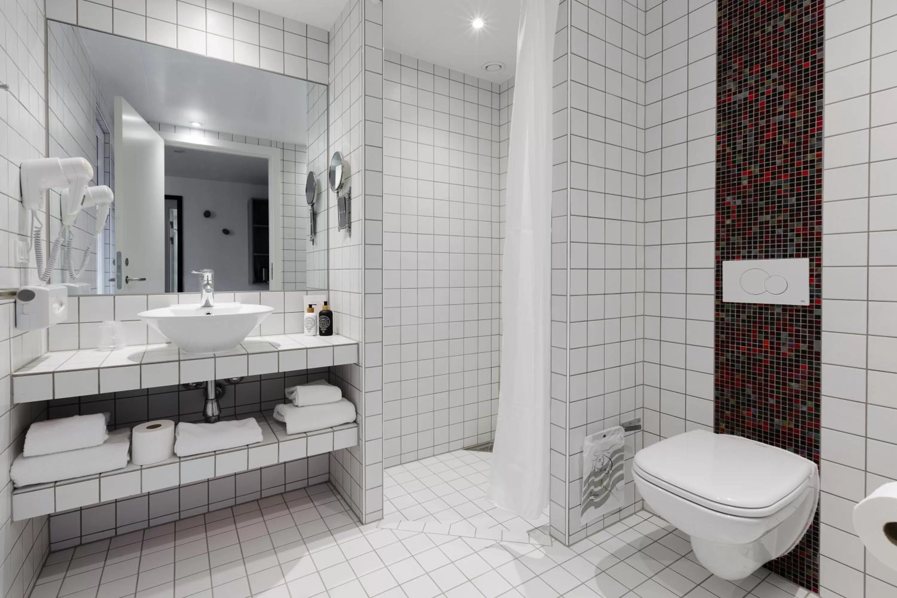 Shower in Hotel Strandparken