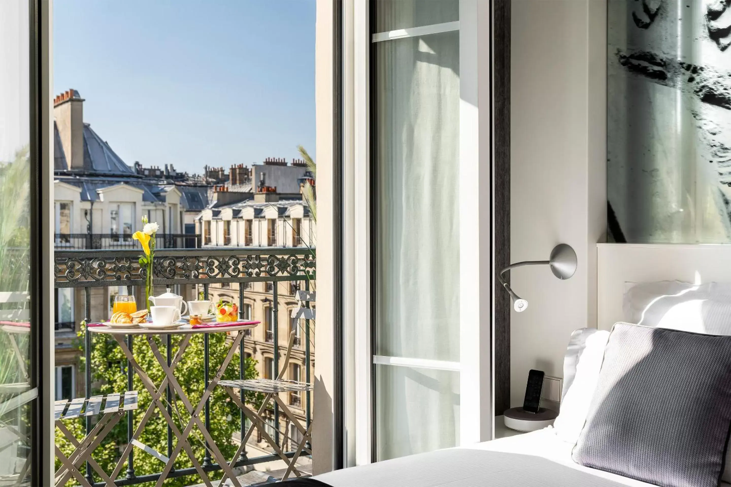 Executive Double Room with Balcony in Hotel Marais Grands Boulevards Executive Double Room with Balcony in Hotel Marais Grands Boulevards