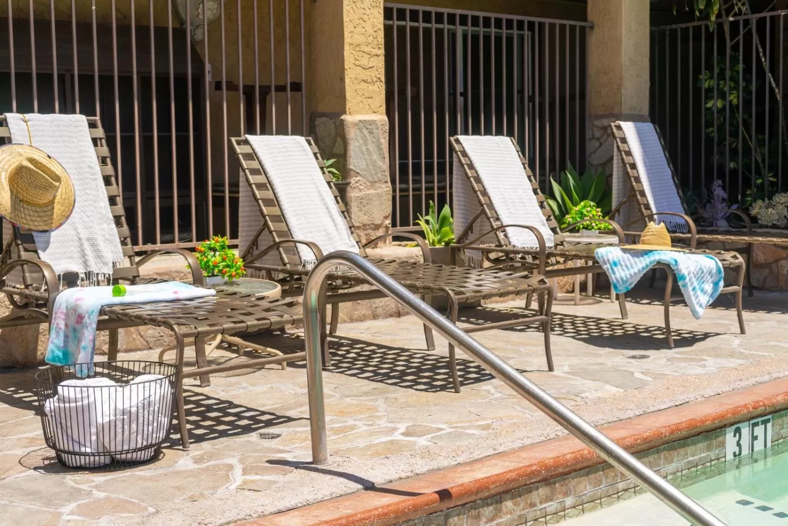 Swimming pool in Hotel Baja San Diego