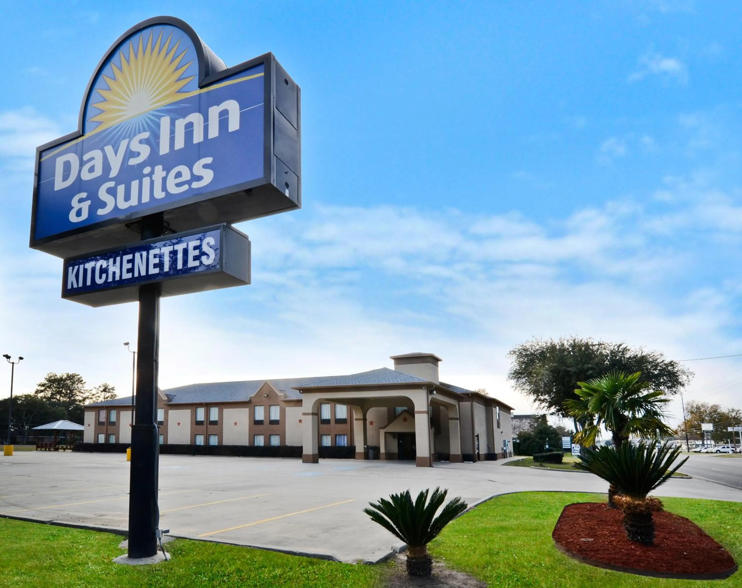 Facade/entrance in Days Inn & Suites by Wyndham Eunice