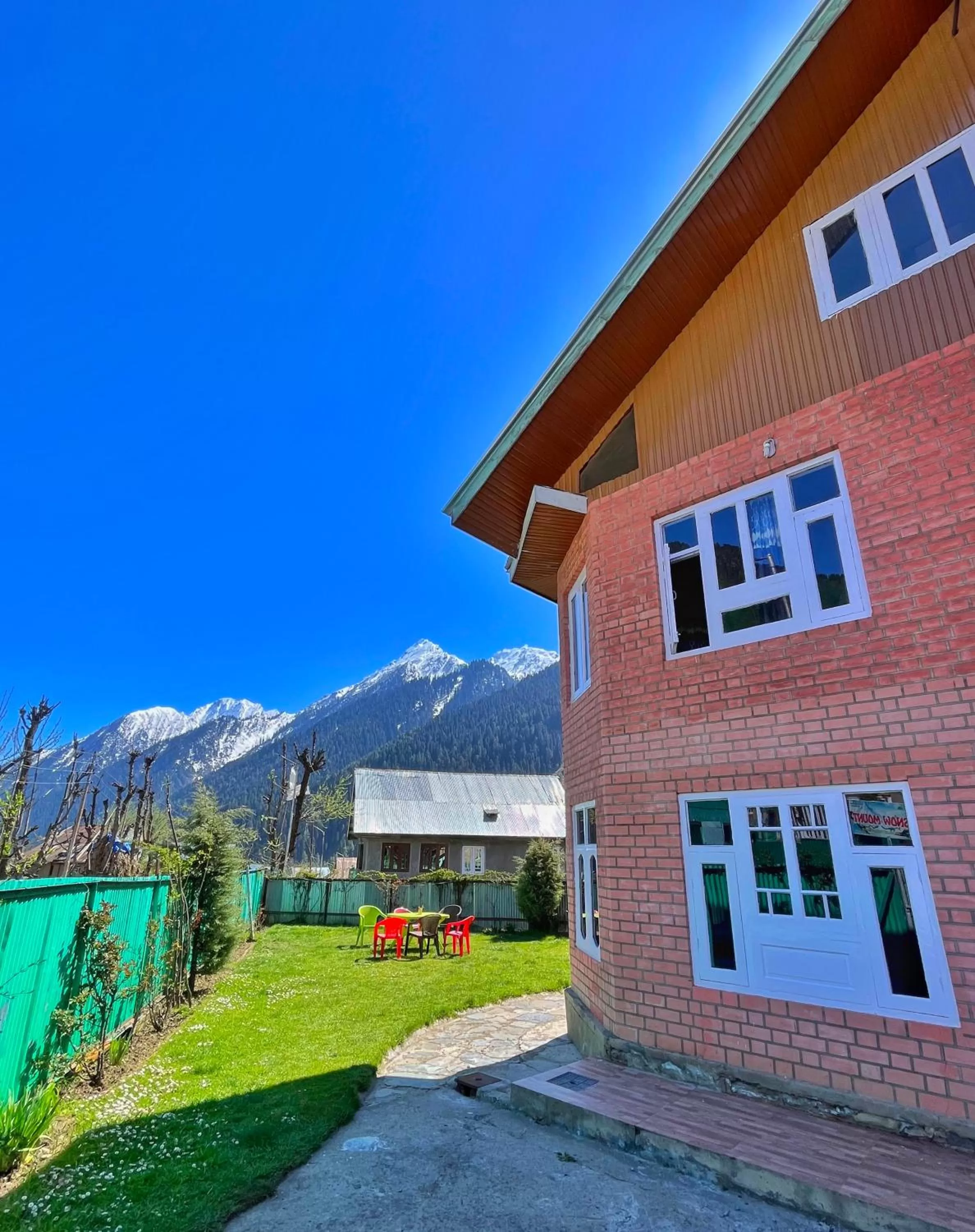 Property Building in Kolahoi Heights Guest House