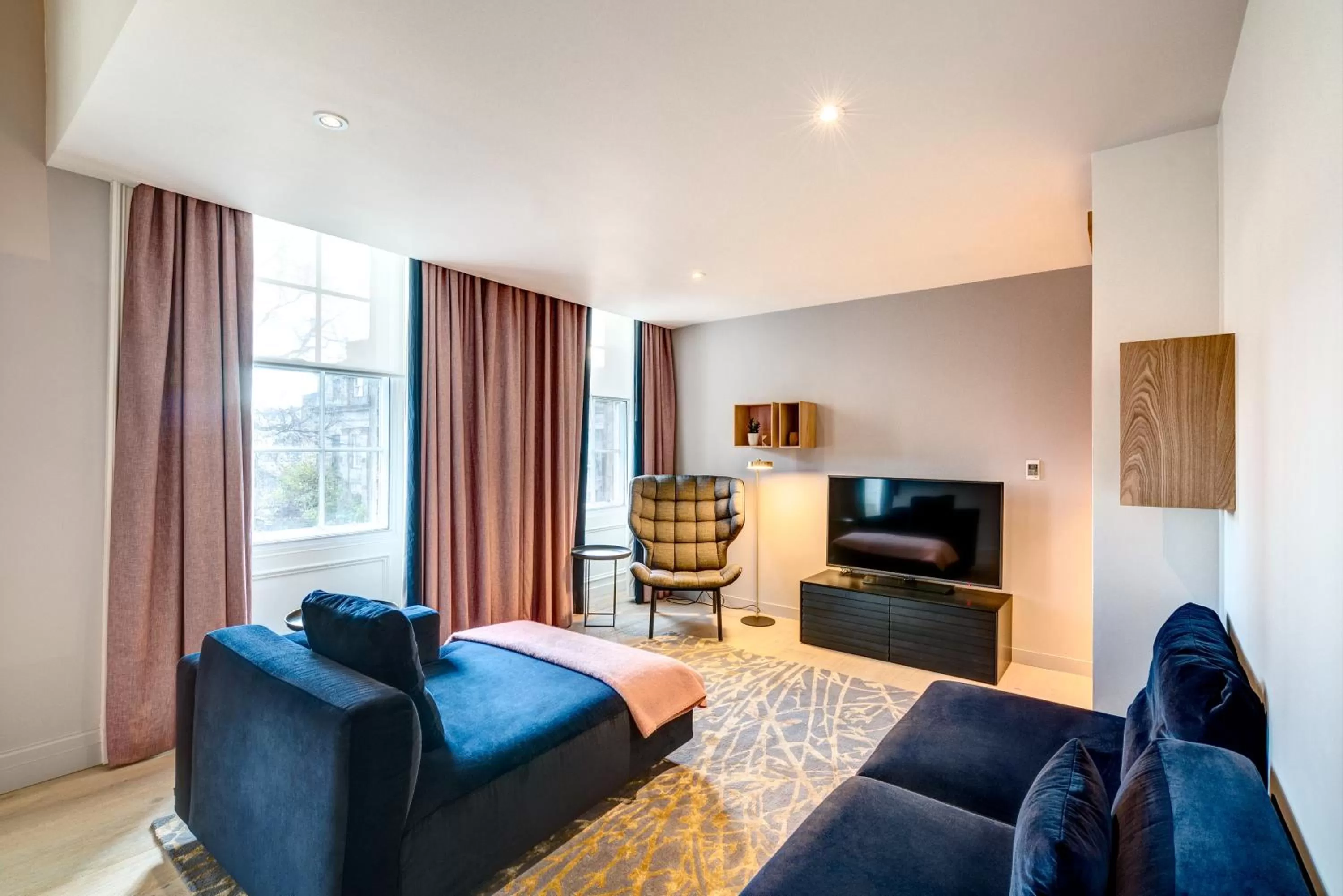 TV and multimedia in Apex Waterloo Place Hotel