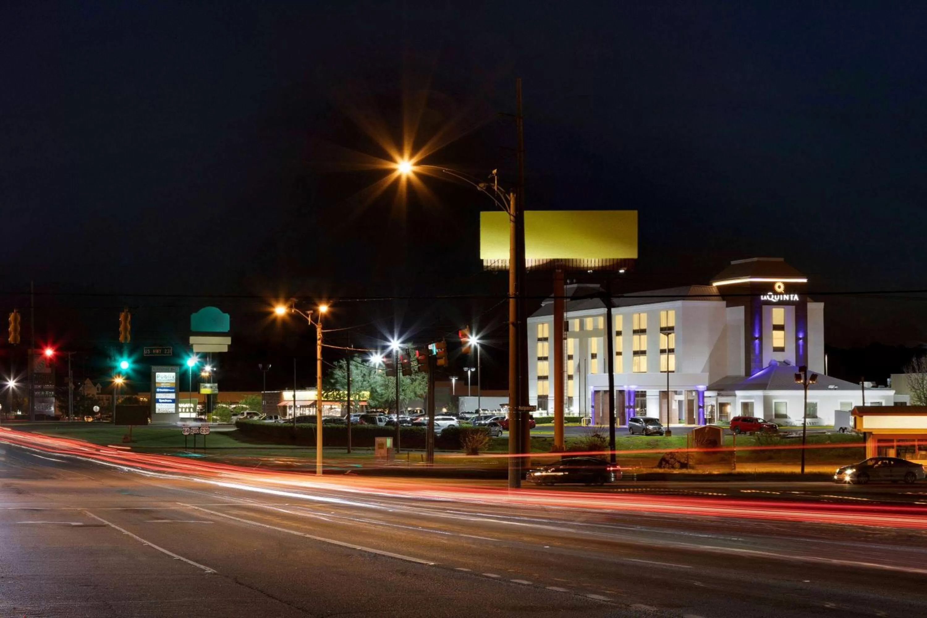 Property building in La Quinta inn & suites by Wyndham Dothan