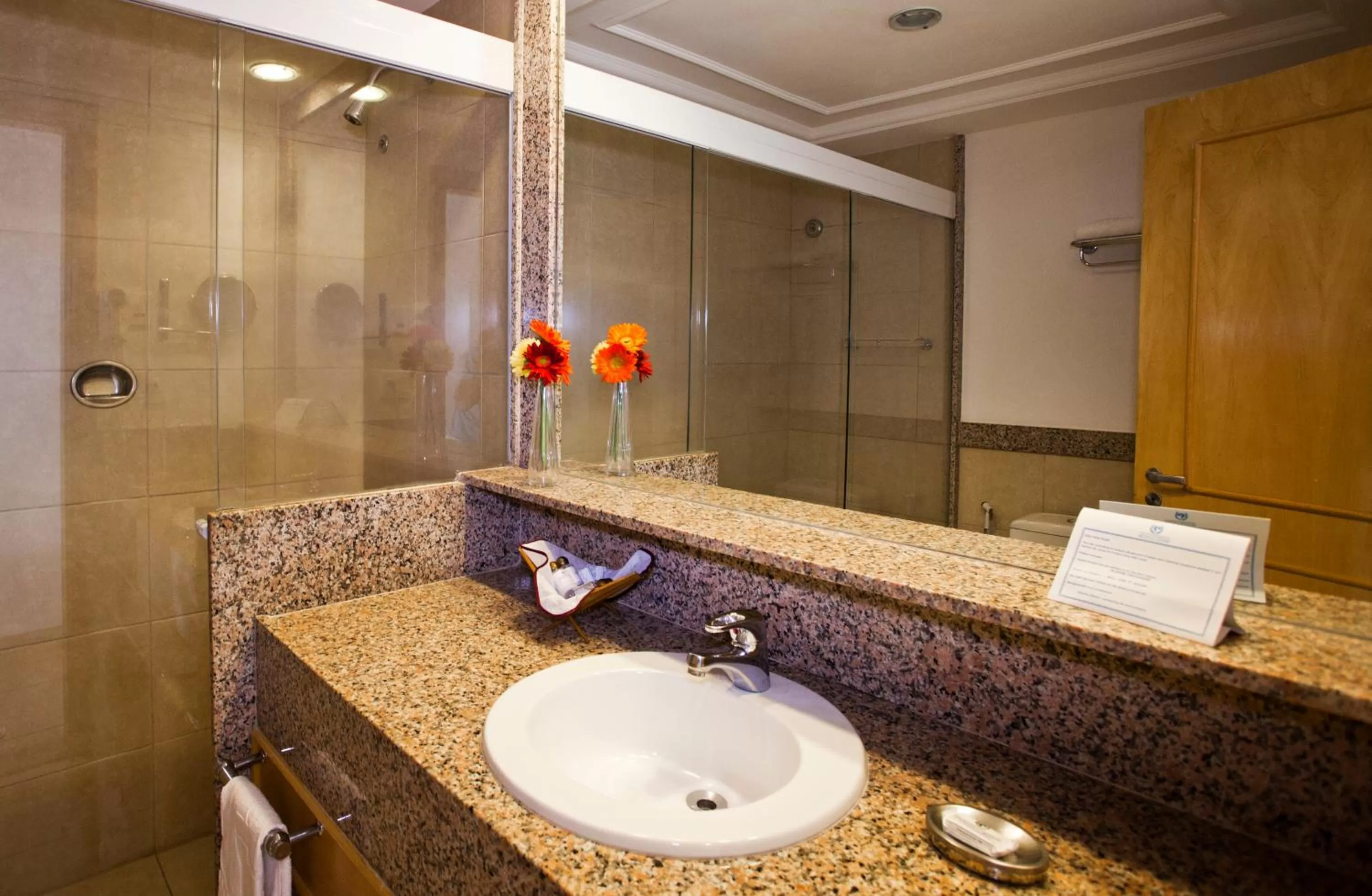 Bathroom in Hotel Atlântico Búzios Convention