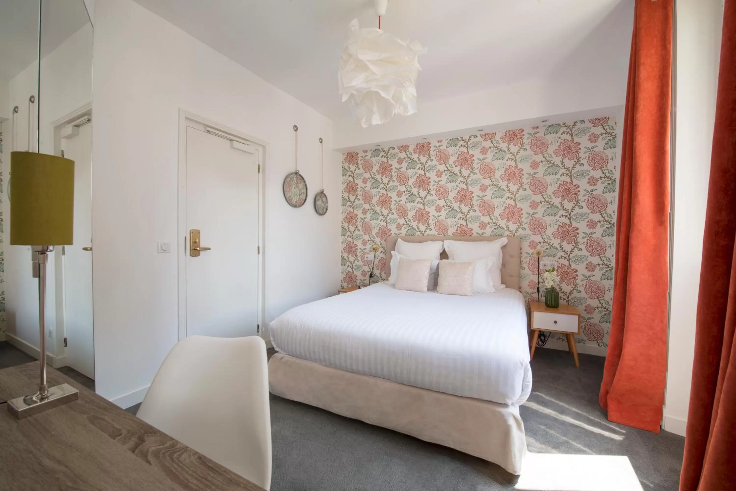 Photo of the whole room in Hôtel des Batignolles