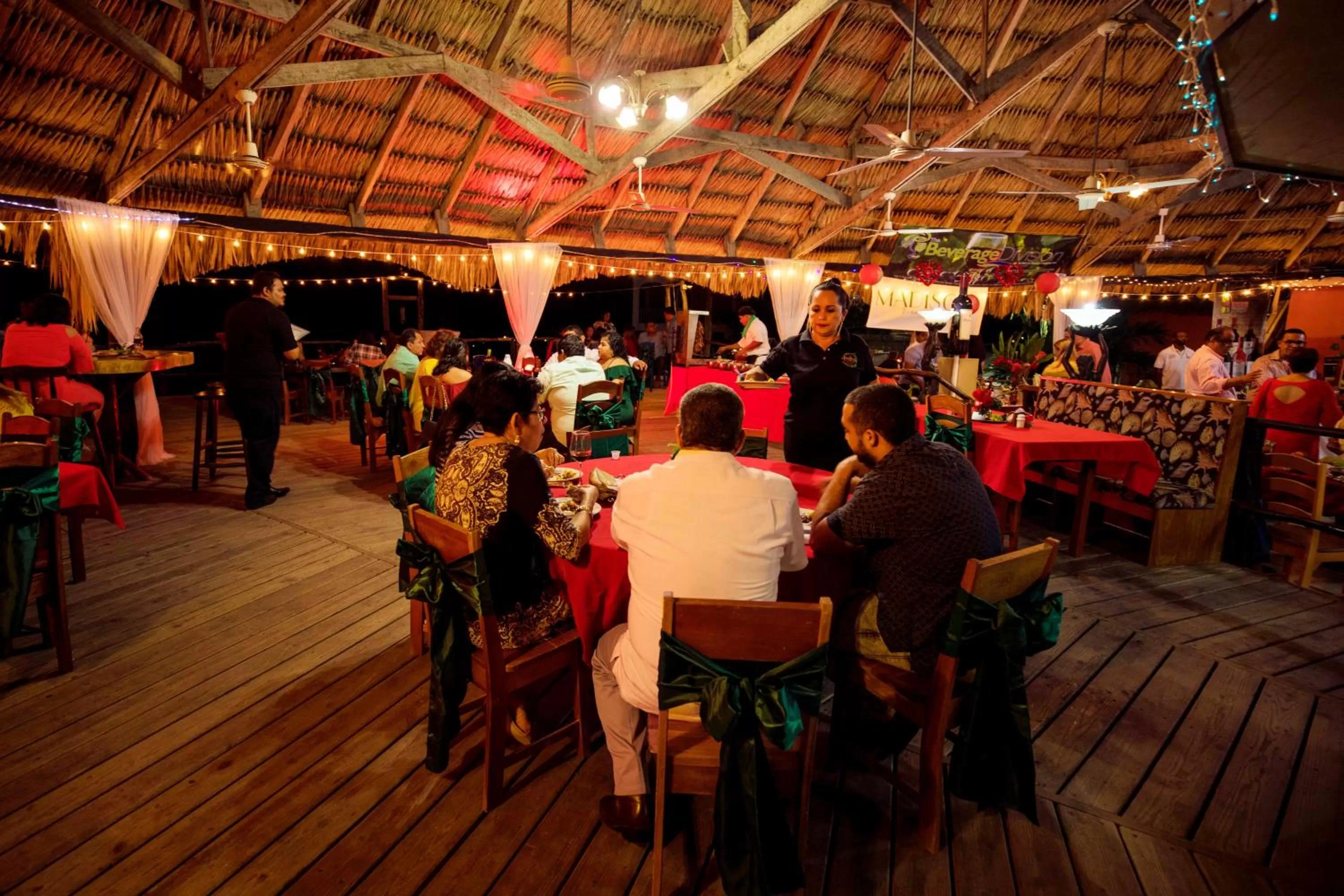 Restaurant/places to eat in Lamanai Hotel & Marina